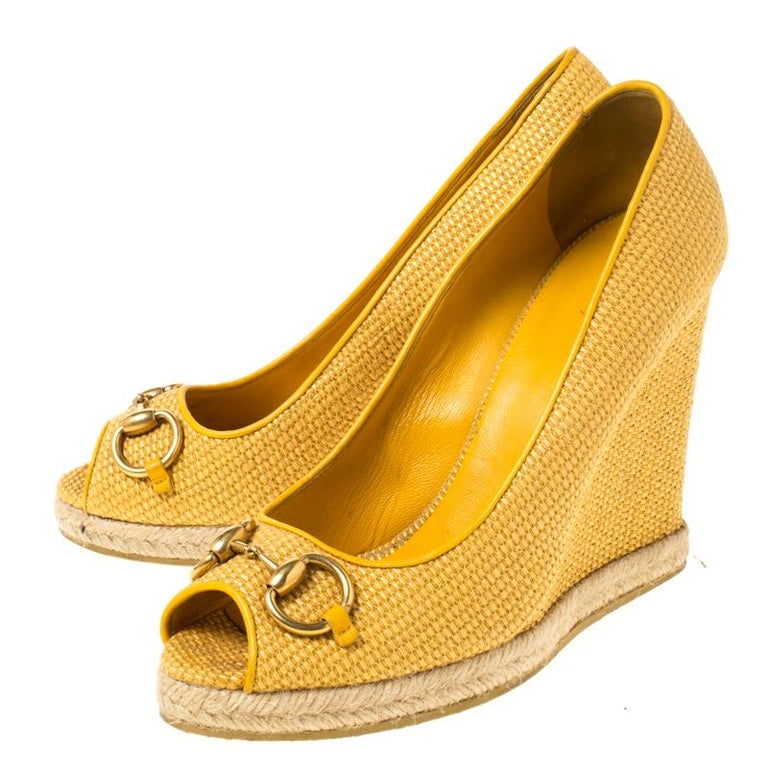 Gucci Mustard Raffia Charlotte Horsebit Peep Toe Wedge Pumps Size 40 at