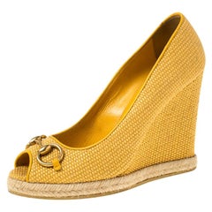 Gucci Senf Raffia Charlotte Horsebit Peep Toe Wedge Pumps Größe 40