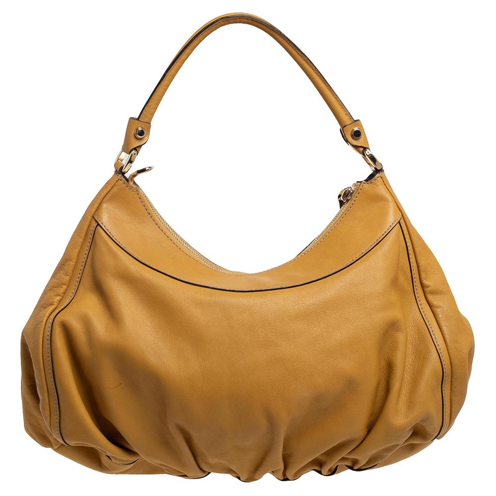 Gucci Mustard Yellow Leather Large D-Ring Hobo In Good Condition In Dubai, Al Qouz 2