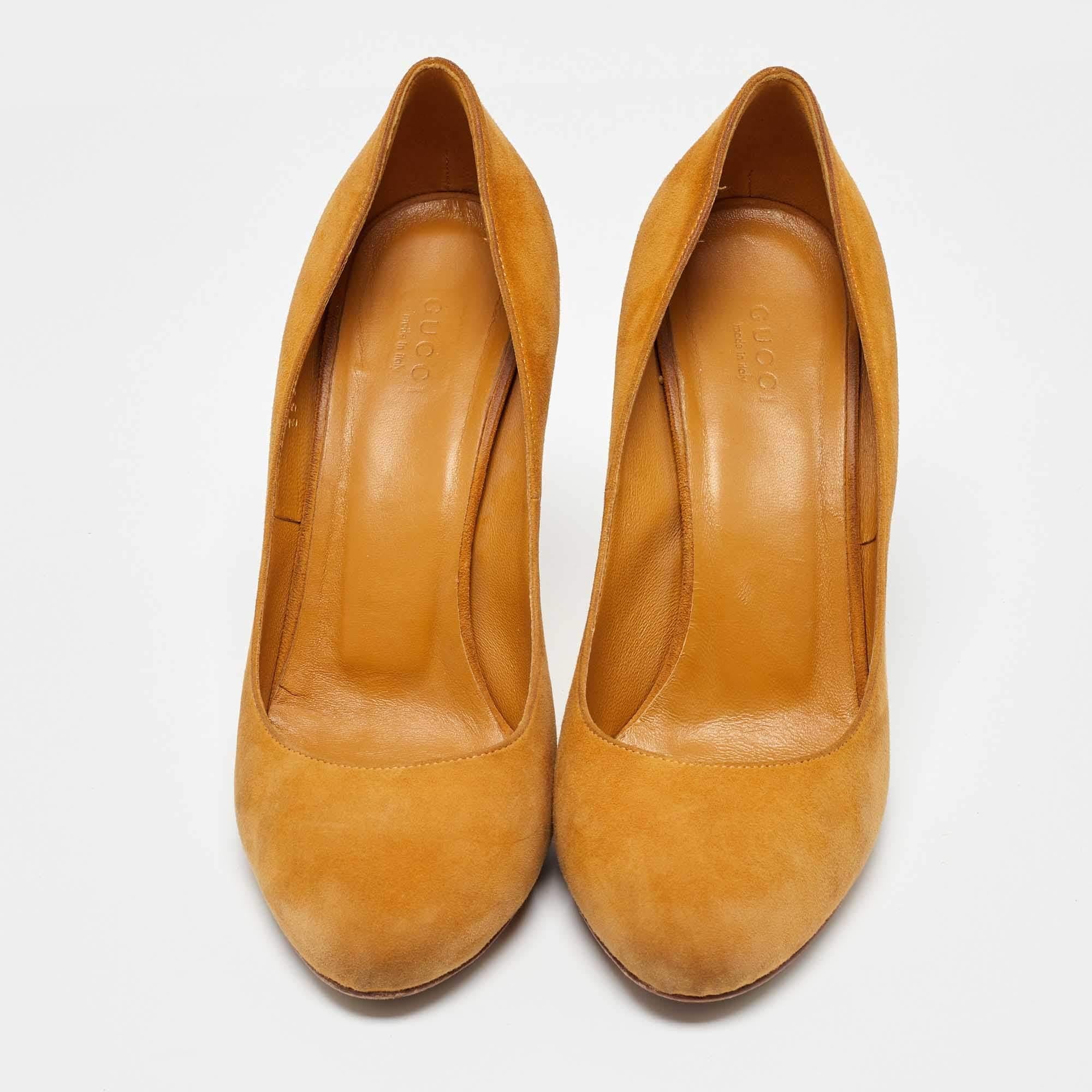 Jaune Gucci escarpins à bout rond en daim jaune moutarde taille 39 en vente