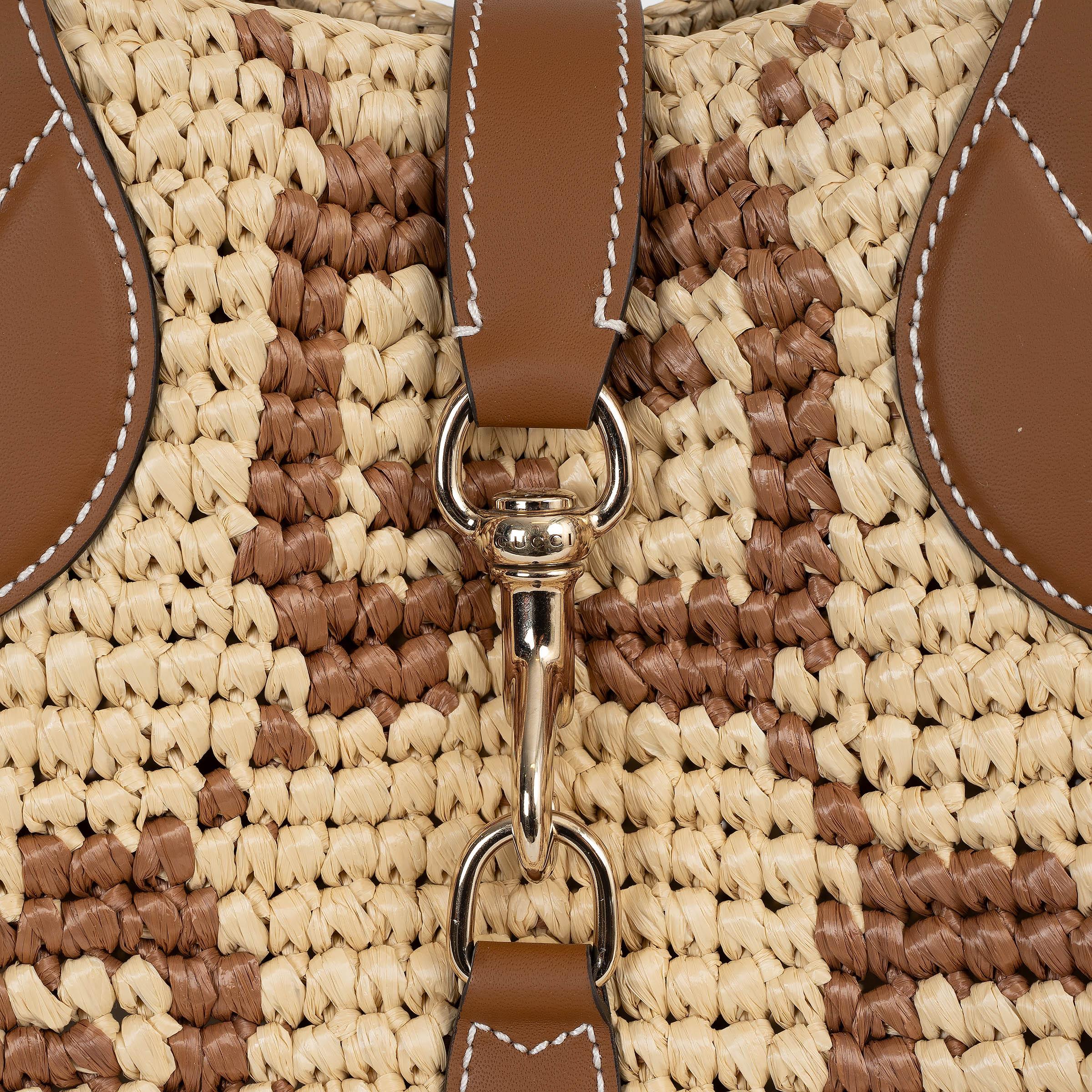 Gucci Borsa TOTE MEDIUM GG WOVEN naturale e marrone 2025 in vendita 1