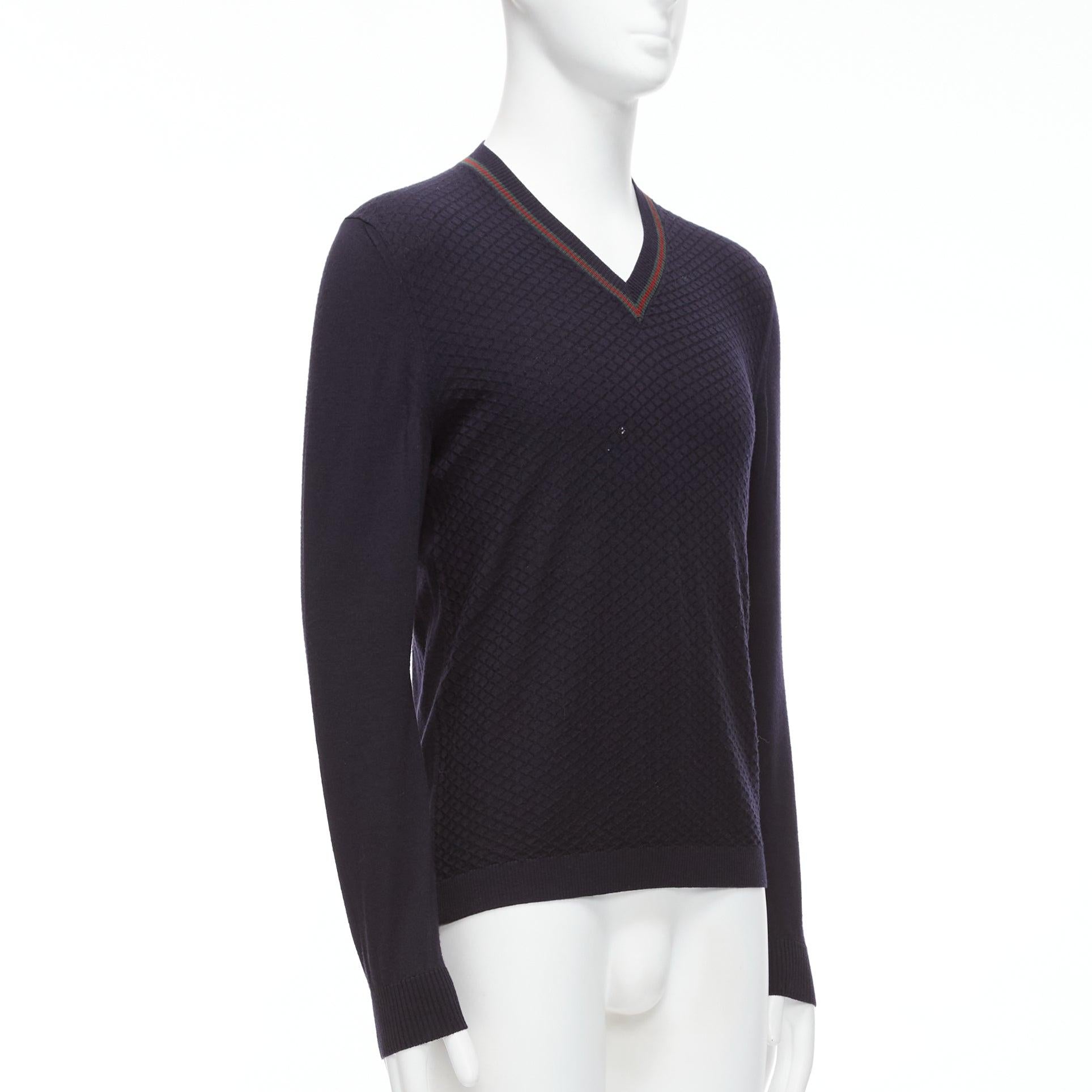 GUCCI navy 100% wool green red web v neck long sleeve sweater M État moyen - En vente à Hong Kong, NT