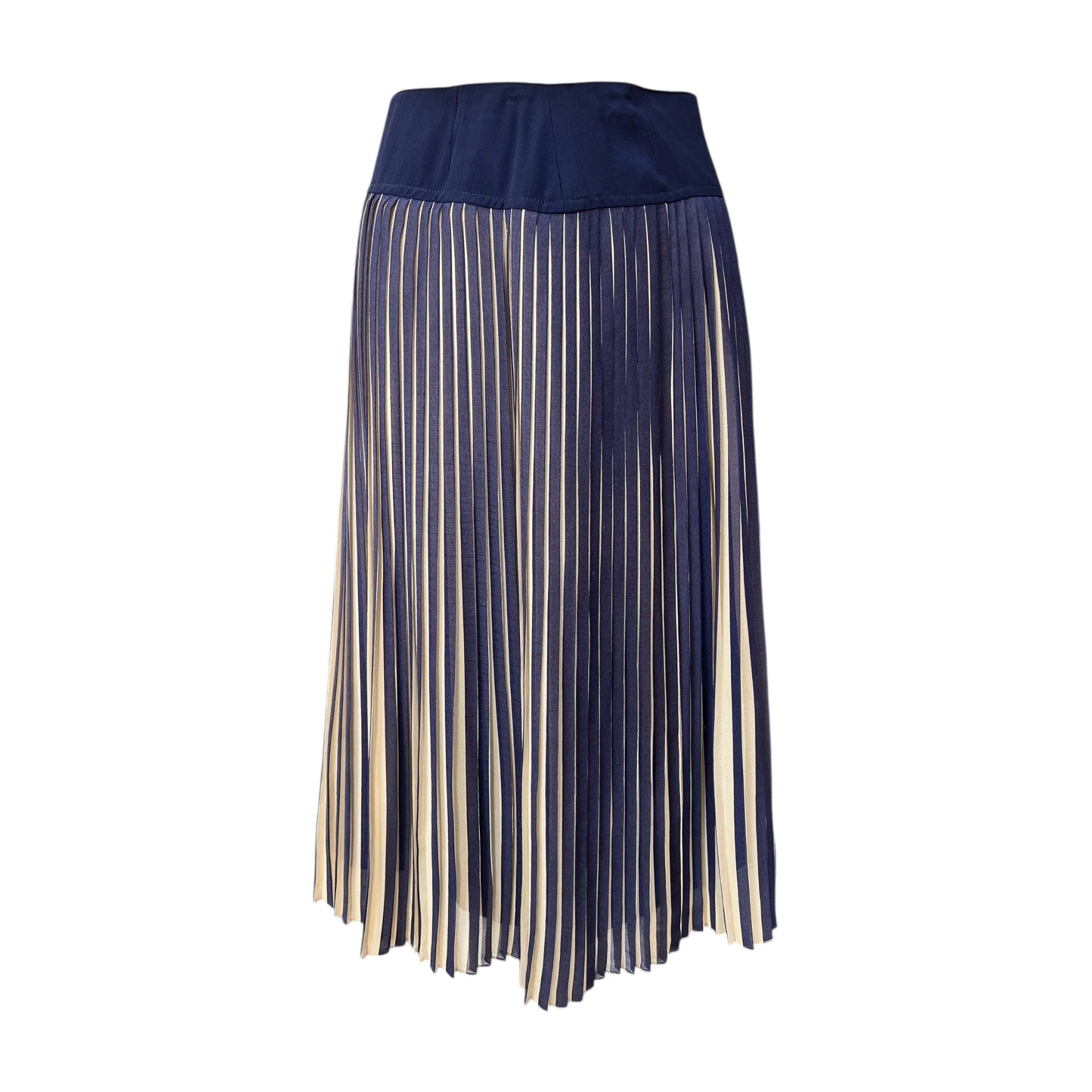 Women's Gucci Navy Blue and Cream Silk Knife Pleat Skirt Set, 1970s For Sale