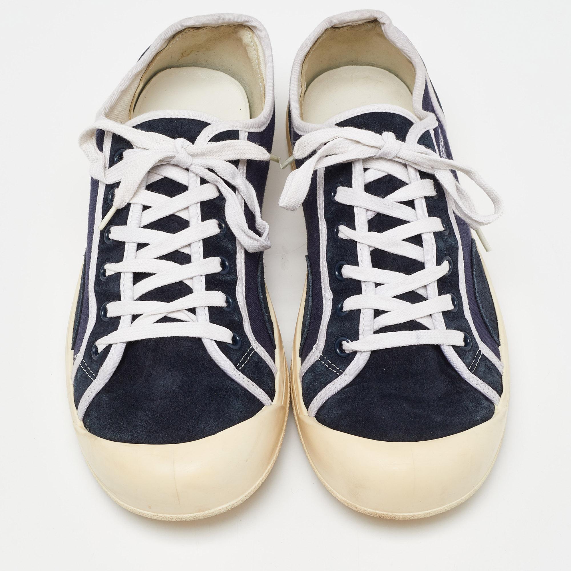 Beige Baskets Gucci en toile et daim bleu marine caractéristique, taille 42 en vente