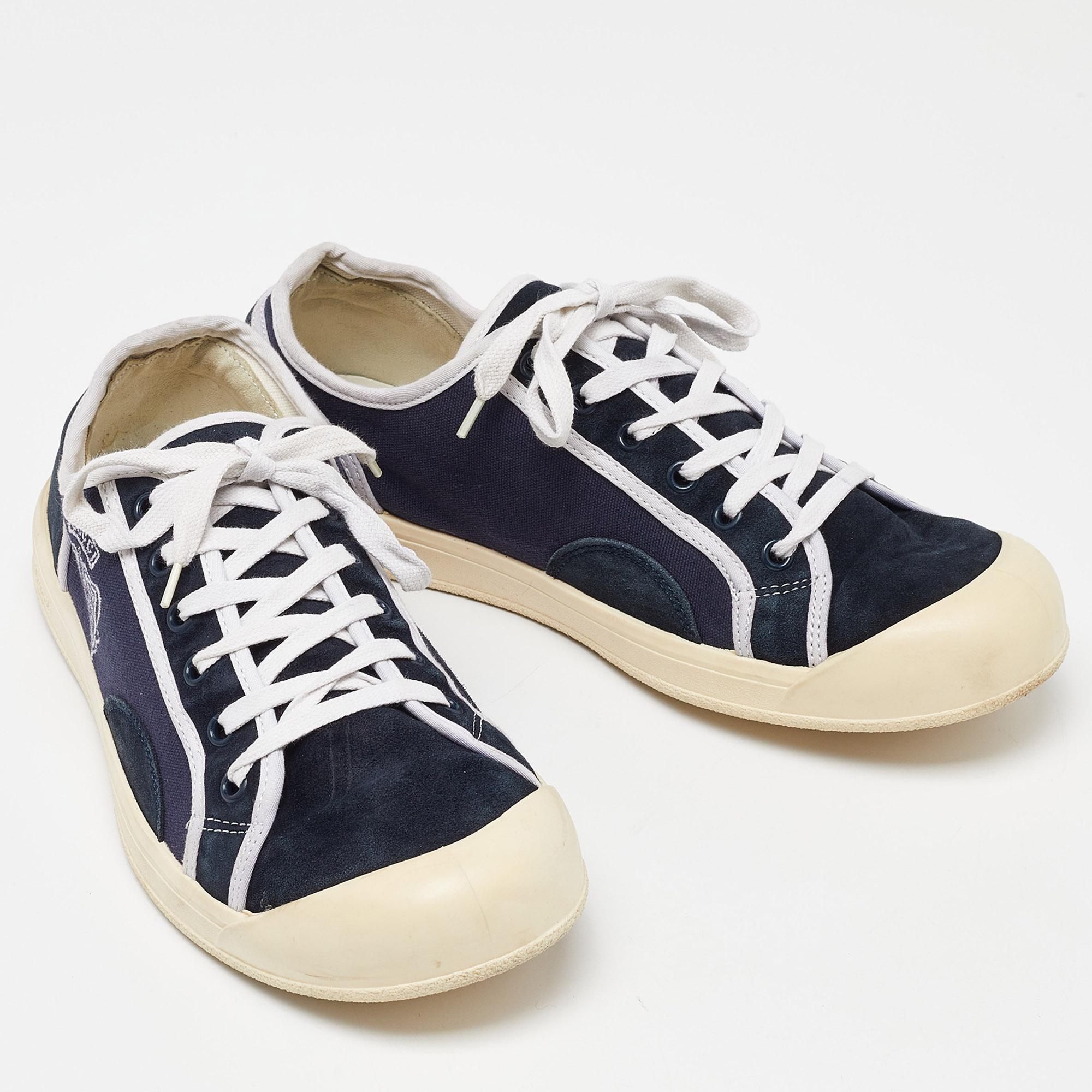 Baskets Gucci en toile et daim bleu marine caractéristique, taille 42 Bon état - En vente à Dubai, Al Qouz 2