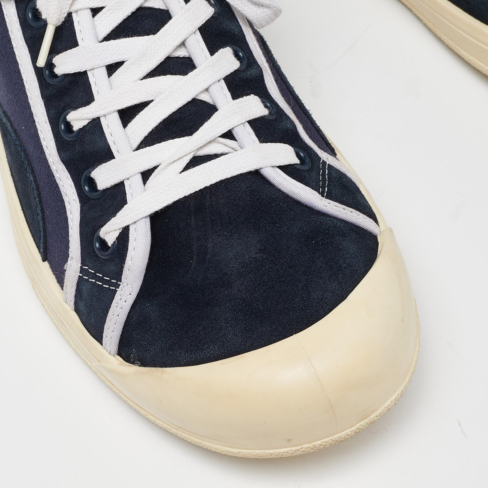 Baskets Gucci en toile et daim bleu marine caractéristique, taille 42 en vente 2