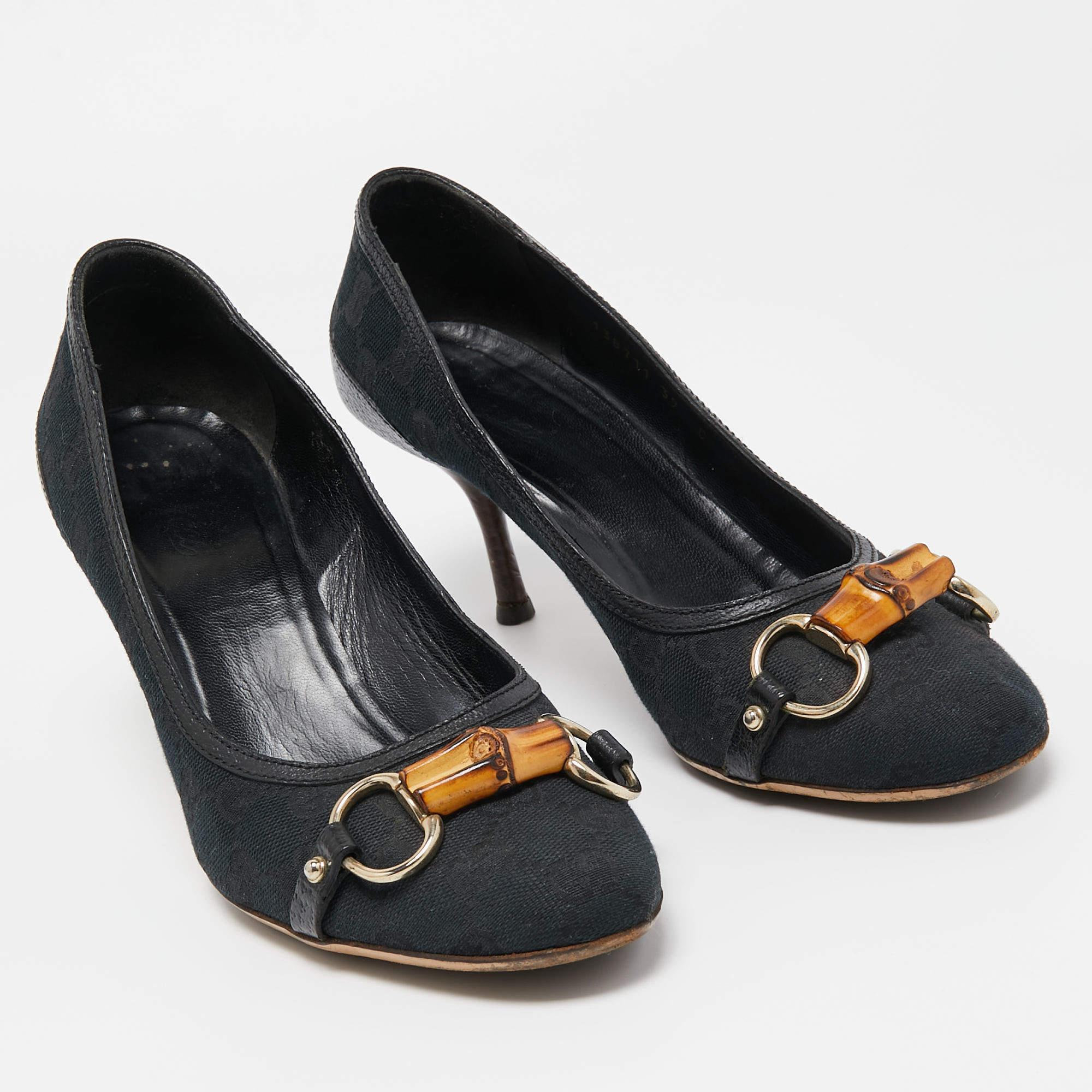 Gucci Navy Blue Canvas Bambo Horsebit Pumps Size 39 In Excellent Condition For Sale In Dubai, Al Qouz 2