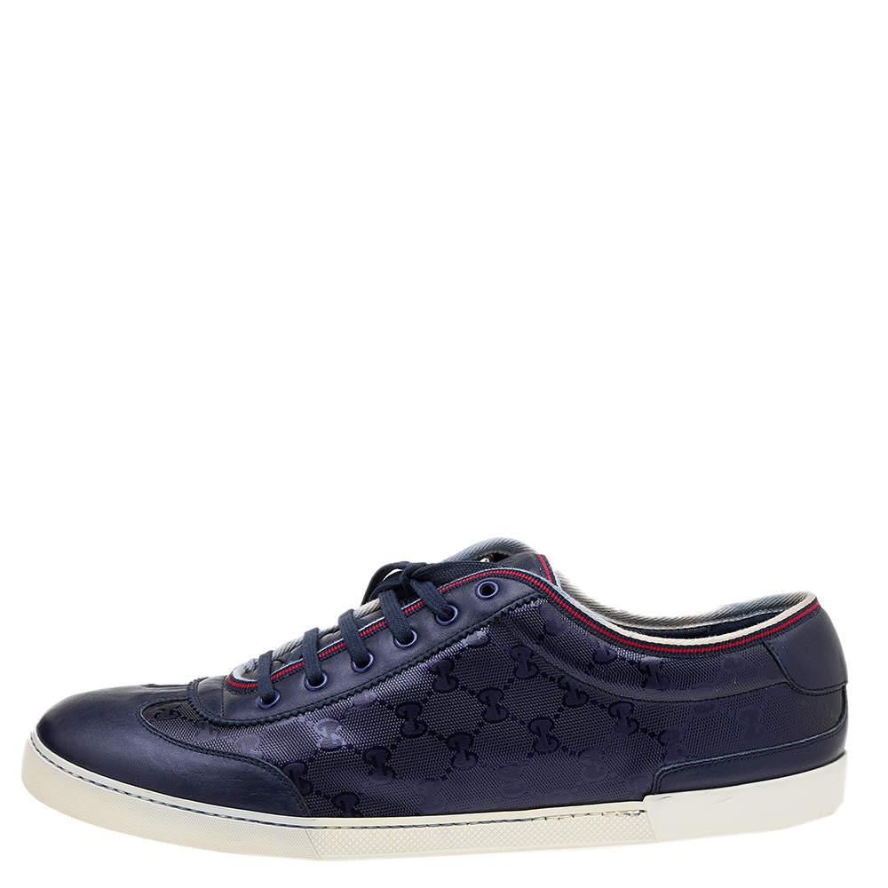 How cool are these navy blue sneakers from Gucci! They've been made from coated canvas and leather and flaunt matching blue-tone hardware. They have neatly-placed shoelaces and sturdy rubber soles for a comfortable walk.

