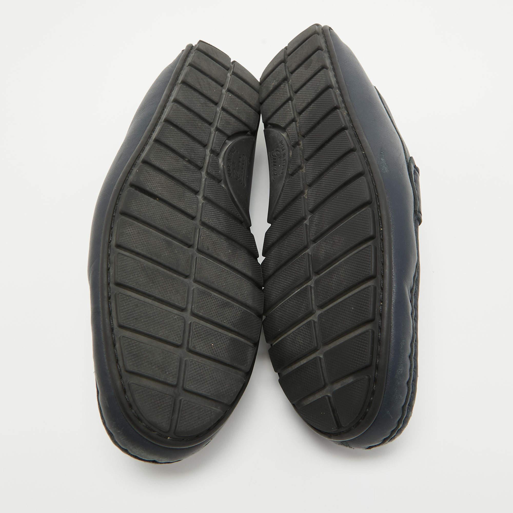 Gucci Marineblau Guccissima Leder Slip On Loafers Größe 40,5 im Angebot 3