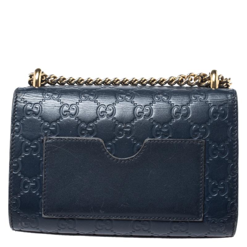 Imagine how this bag will not only complement all your outfits but fetch you endless compliments. You can now make your vision come true by owning it today. This Gucci creation has been beautifully crafted from navy blue Guccissima leather and