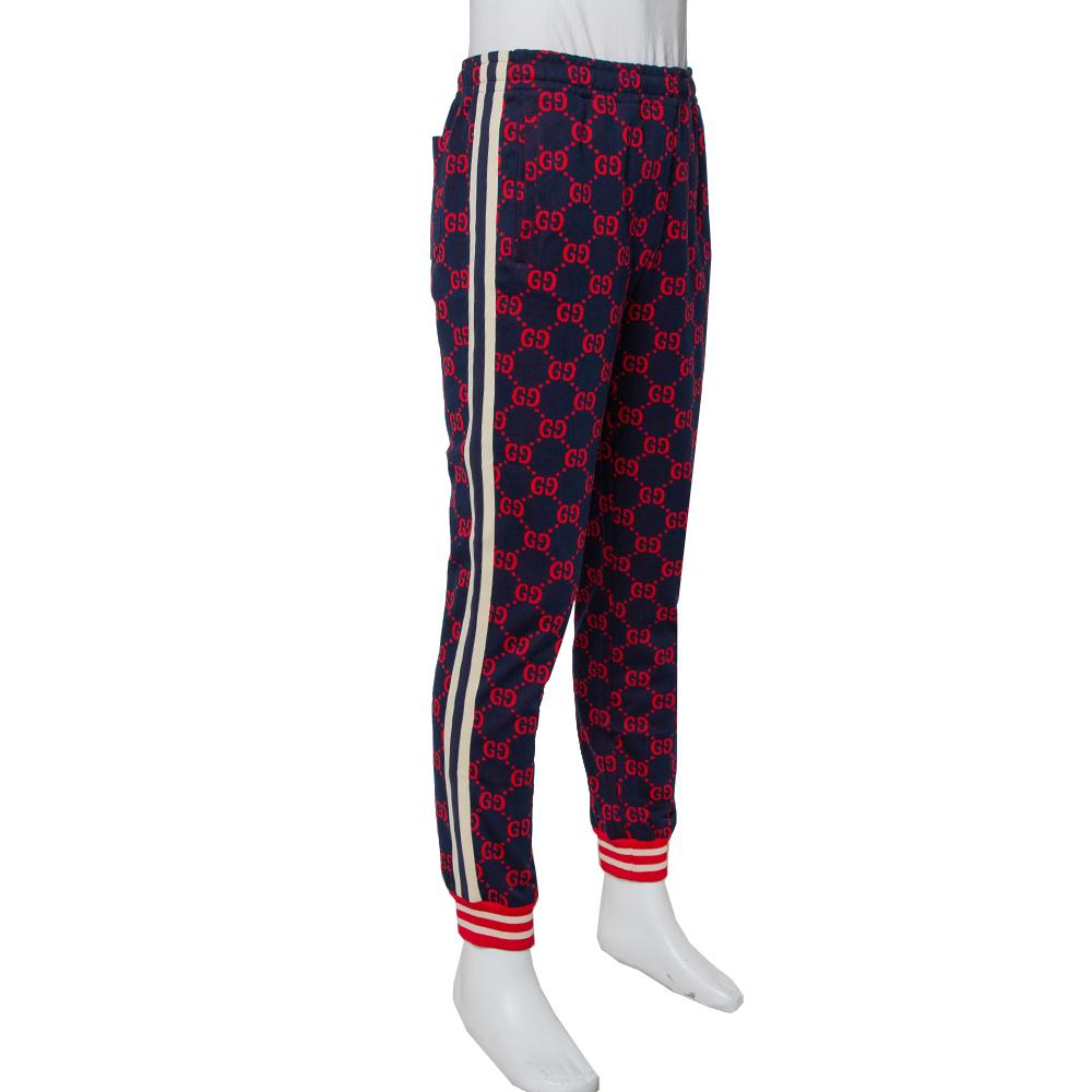 To give you comfort and high style, Gucci brings you this well-made creation. The joggers are knit from quality materials and detailed with the GG logo throughout and striped trims on the sides and hem. This pair of navy blue joggers will surely be