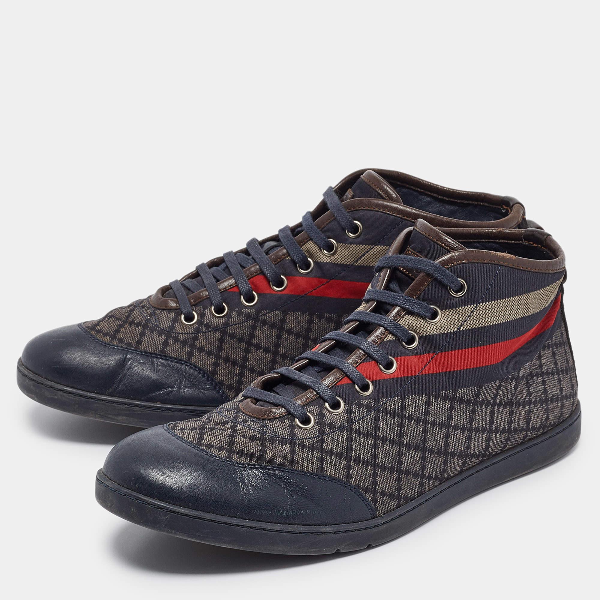 Designed to elevate your style quotient and give you comfort at the same time these kicks are crafted using the best materials. Pair them with your casuals for a cool look.