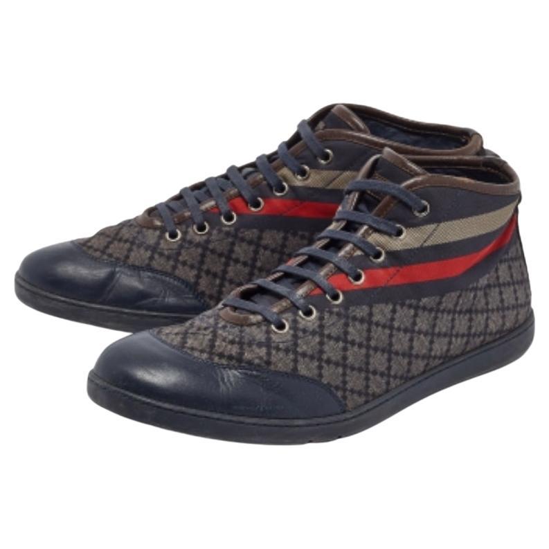 Progettate per elevare il vostro quoziente di stile e per darvi allo stesso tempo il massimo comfort, queste scarpe sono realizzate con i migliori materiali. Abbinateli ai vostri capi casual per un look cool.