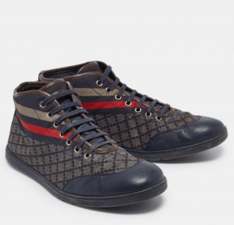 Gucci, scarpe da ginnastica alte in pelle blu navy e nylon con stampa di diamanti, misura 42,5 In condizioni discrete in vendita a Dubai, Al Qouz 2