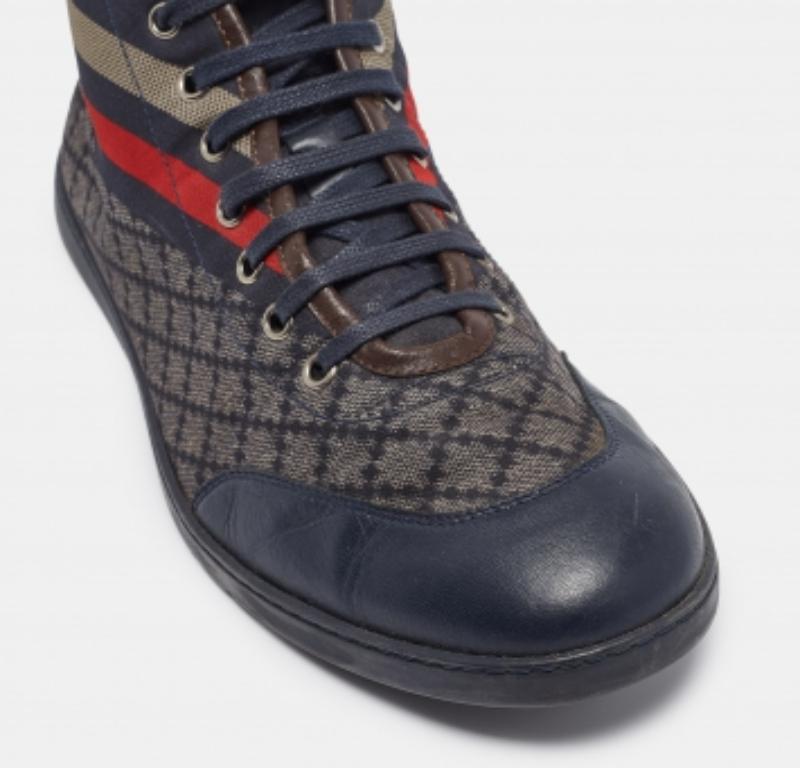 Uomo Gucci, scarpe da ginnastica alte in pelle blu navy e nylon con stampa di diamanti, misura 42,5 in vendita