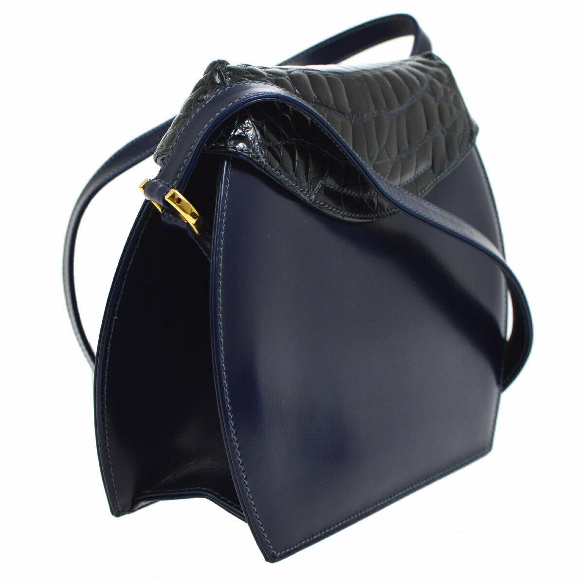 Gucci Navy Blue Leather Crocodile Exotic Trim Saddle Evening Shoulder Flap Bag in Box

Leather
Crocodile trim
Gold tone hardware
Turnlock closure
Leather lining
Made in Italy
Shoulder strap drop 20.5-21.5