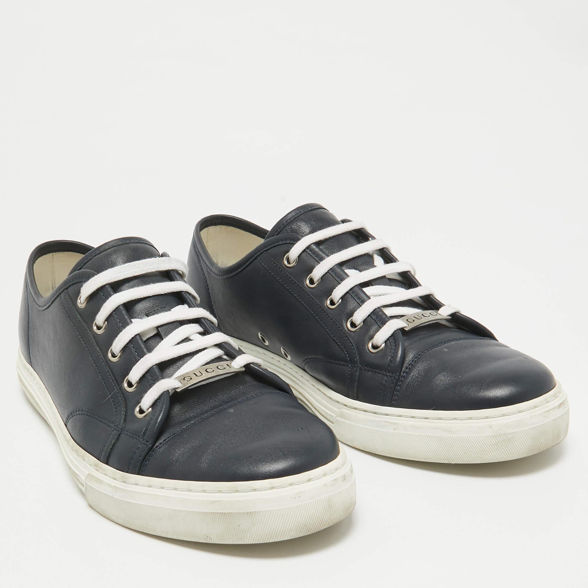 Gucci scarpe da ginnastica in pelle blu navy Up & Up Taglia 44 In condizioni buone in vendita a Dubai, Al Qouz 2