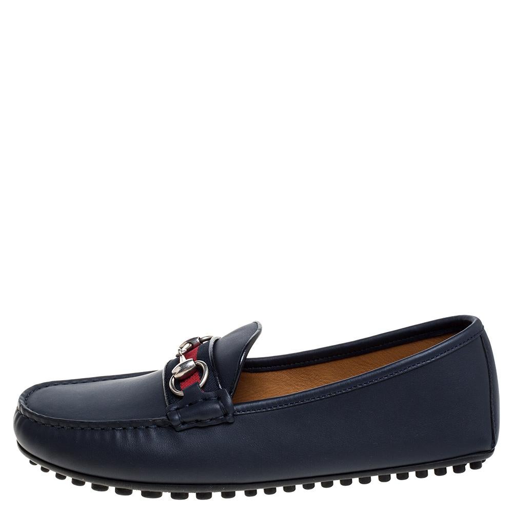 Exquisite and well-crafted, these Gucci loafers are worth owning. They have been crafted from navy blue leather and they come flaunting the signature Horsebit and Web details on the vamps. The loafers are ideal to wear all day.

Includes:Original