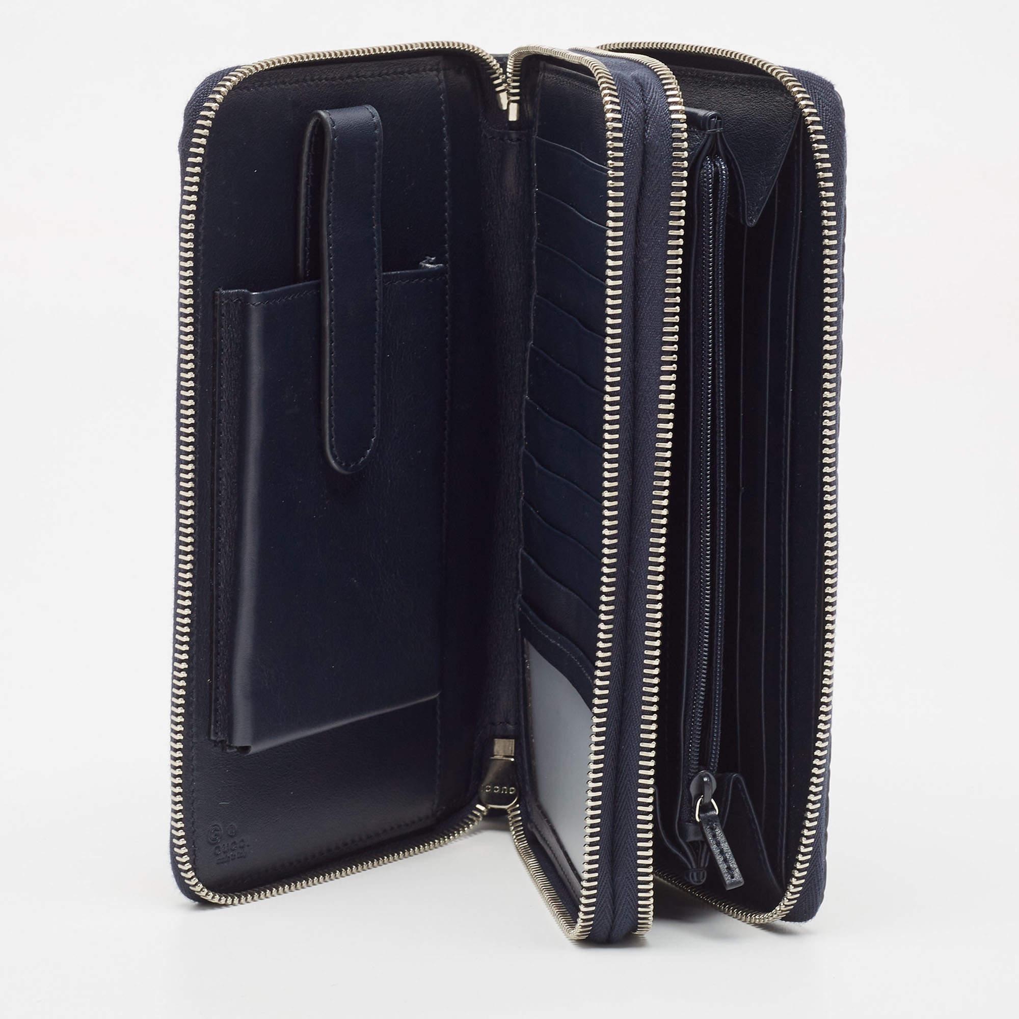 Gucci Navy Blue Microguccissima Leather Zip Around Travel Wallet In Excellent Condition In Dubai, Al Qouz 2