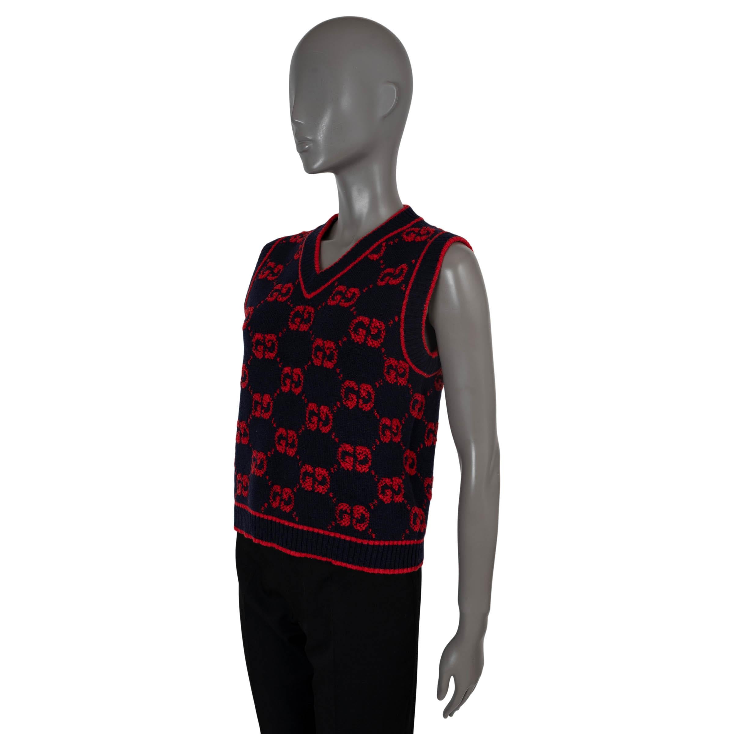 100% authentic Gucci GG bouclé jacquard sweater vest in navy blue and red wool (100% - please note the content tag is missing). Features a V-neck and rib-knit trims. Has been worn and is in excellent condition. 

Complete the looking with matching