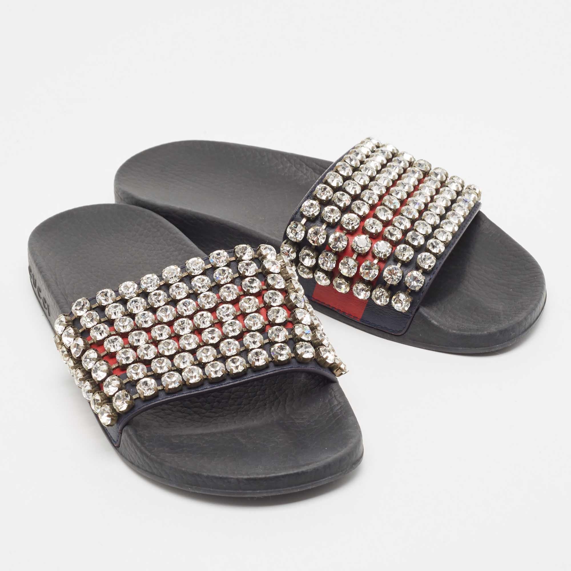 Gucci Azul Marino/Rojo Web Cuero Cristal Embellished Slides Talla 35 en Bueno estado para la venta en Dubai, Al Qouz 2