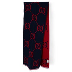 Gucci Sciarpa con manicotto JUMBO GG 2018 in lana e seta blu navy e rosso.