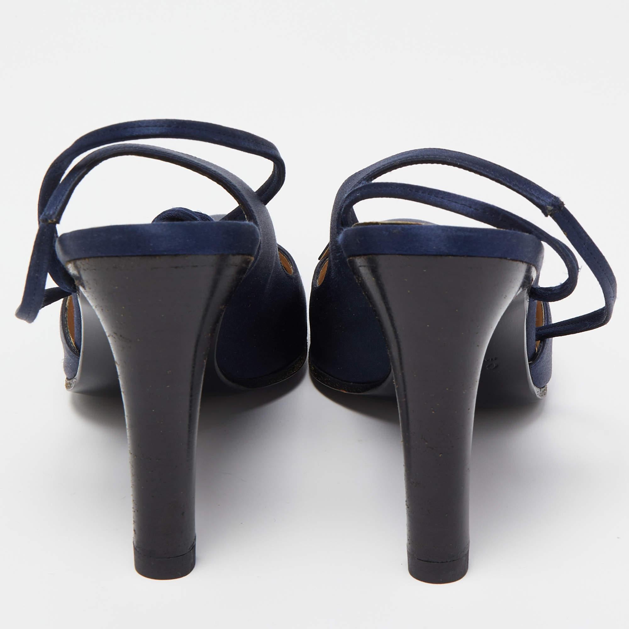 Noir Gucci escarpins à la cheville en satin bleu marine, taille 38 en vente