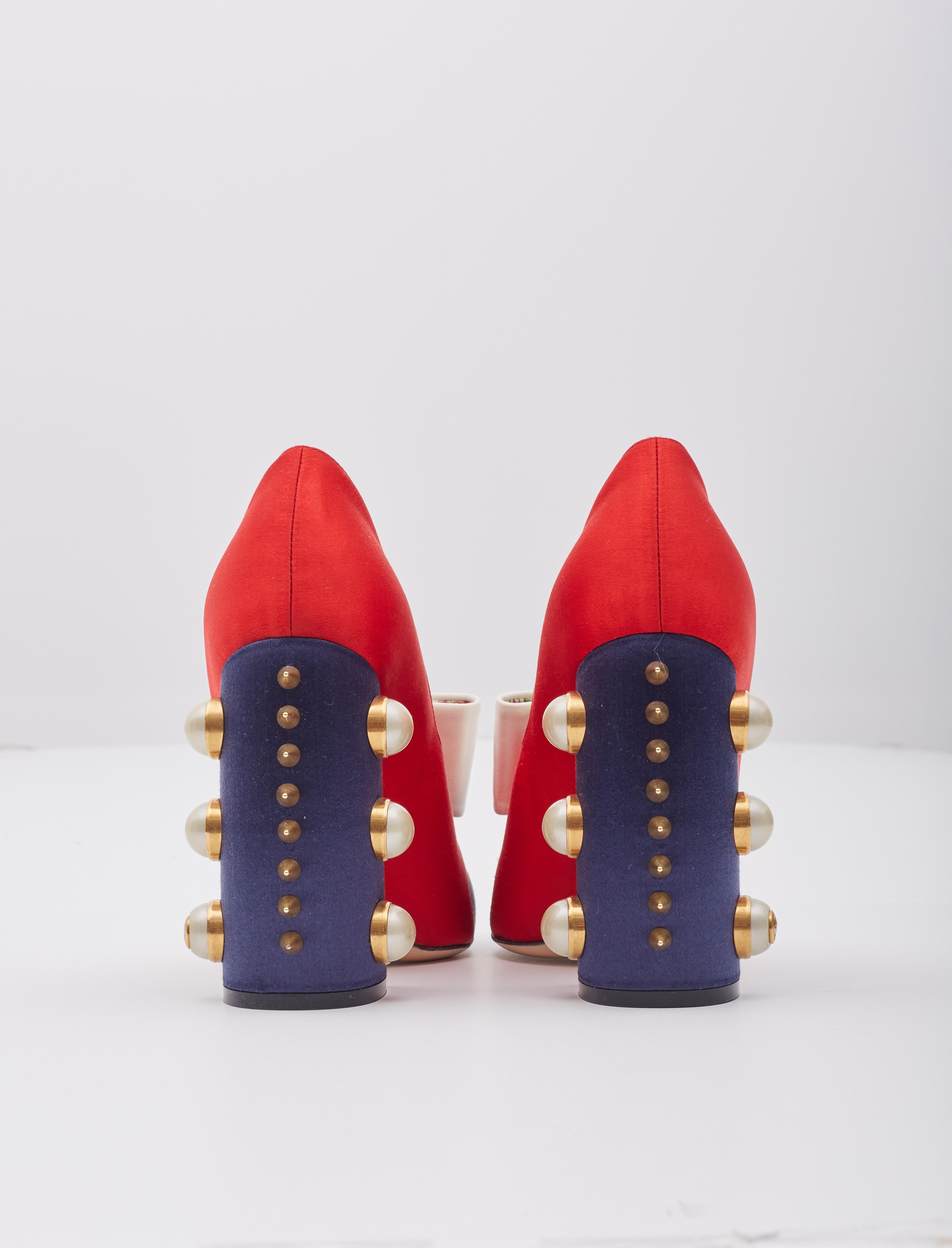 Women's Gucci Navy Blue Satin Pearl Studded Luna Bow Pumps (EU 39.5)