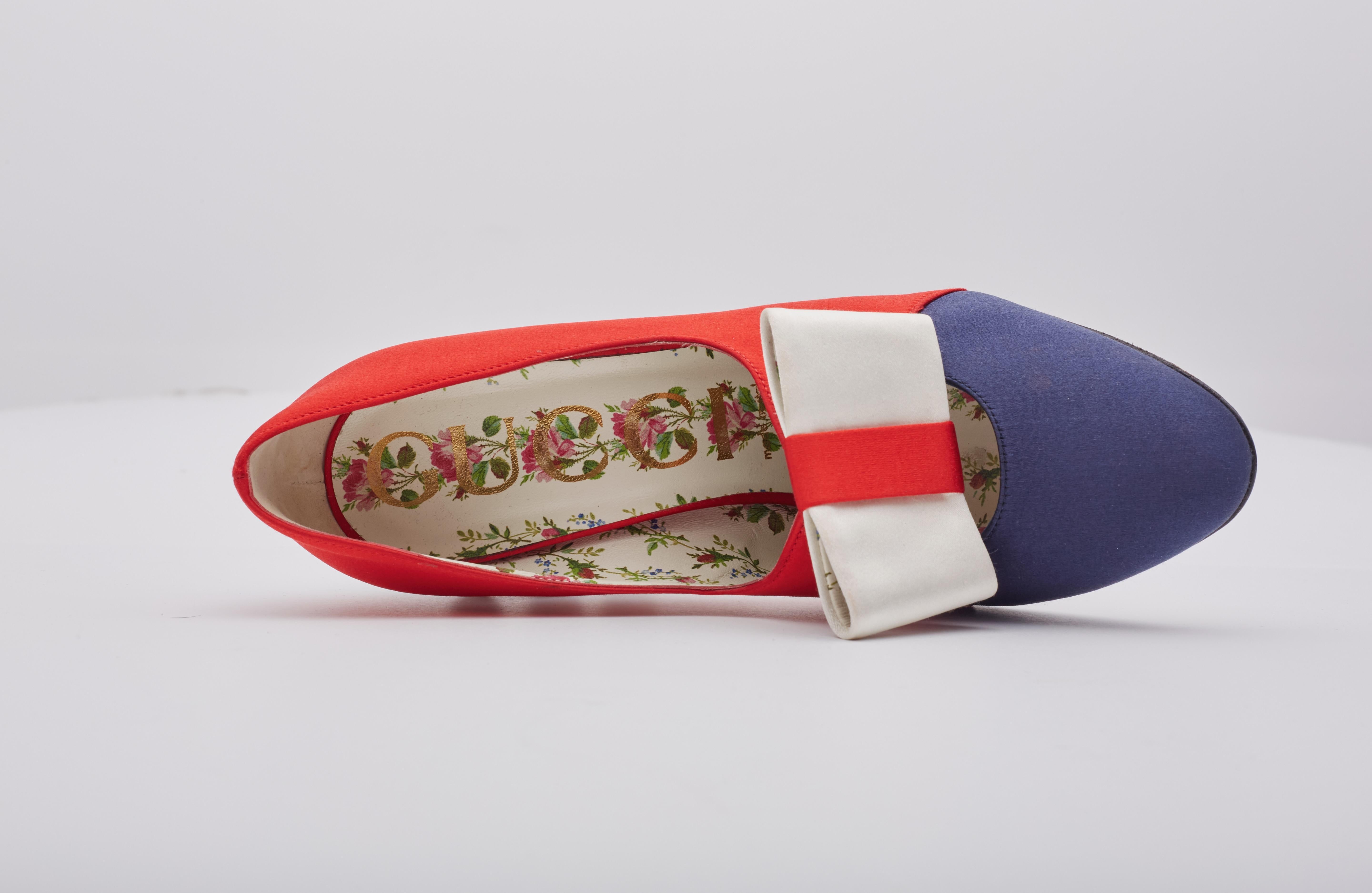 Gucci Navy Blue Satin Pearl Studded Luna Bow Pumps (EU 39.5) 3