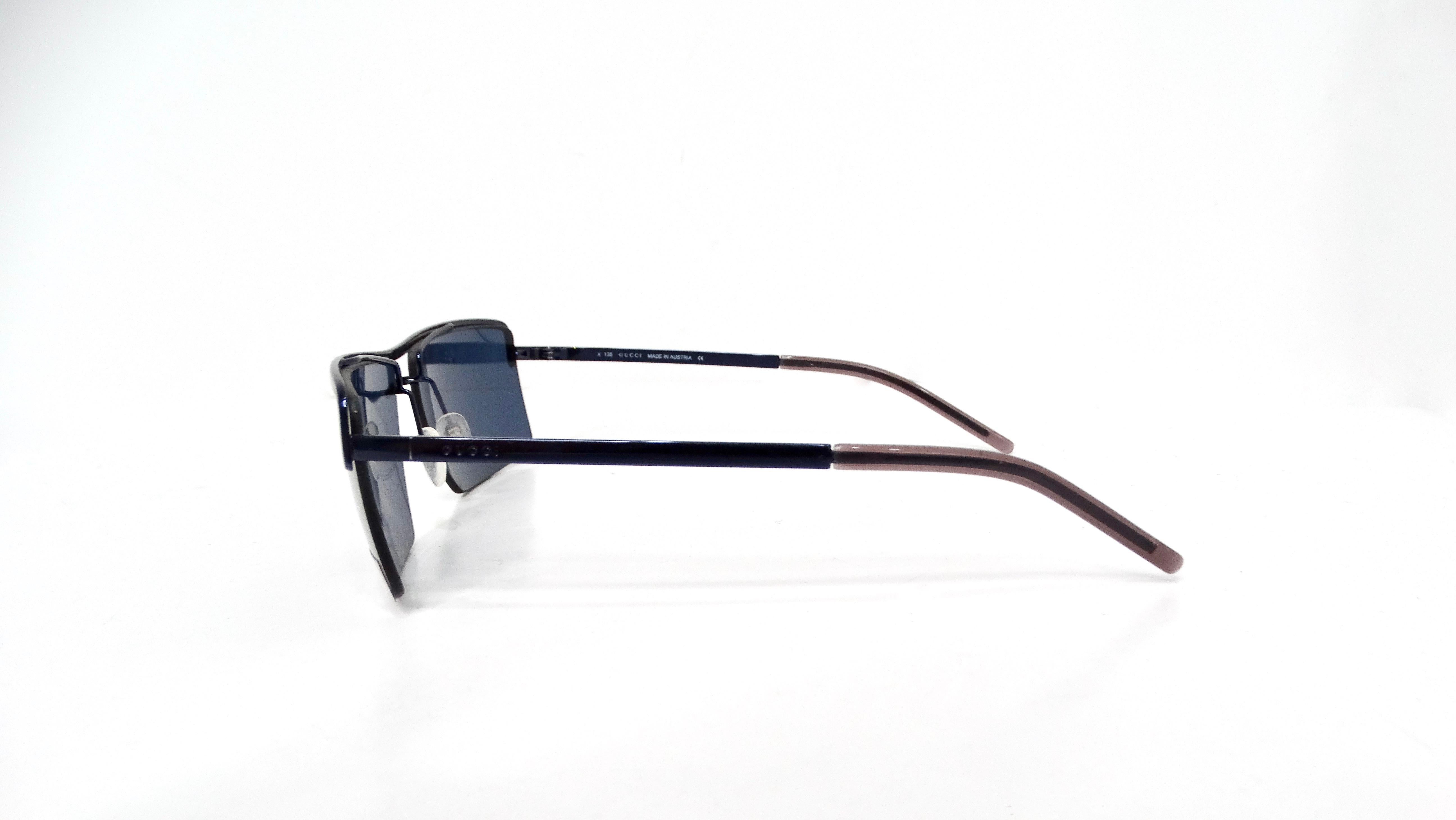 Noir Lunettes de soleil Gucci bleu marine teintées à monture métallique rectangulaire circa Y2K en vente