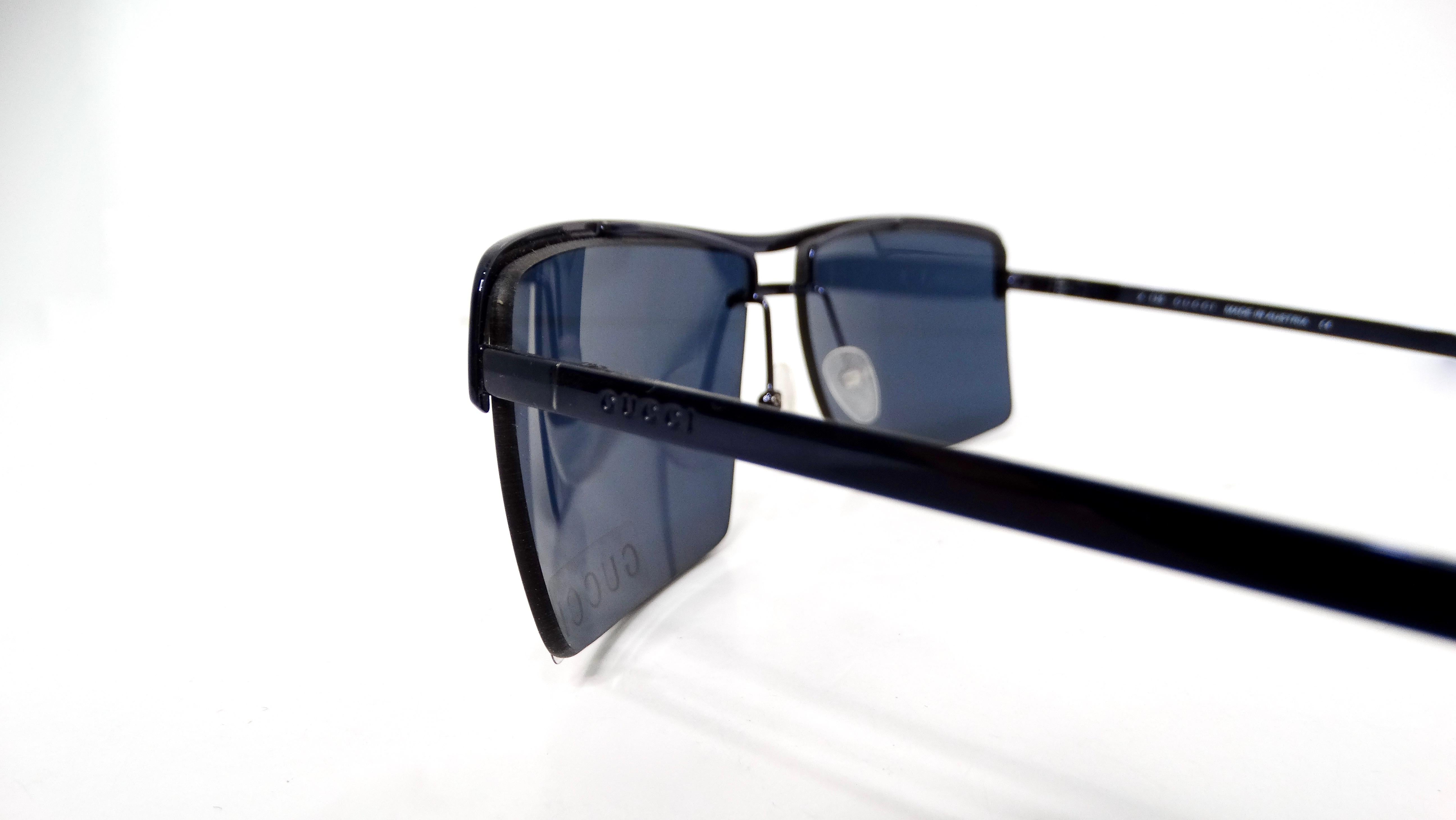 Lunettes de soleil Gucci bleu marine teintées à monture métallique rectangulaire circa Y2K Bon état - En vente à Scottsdale, AZ