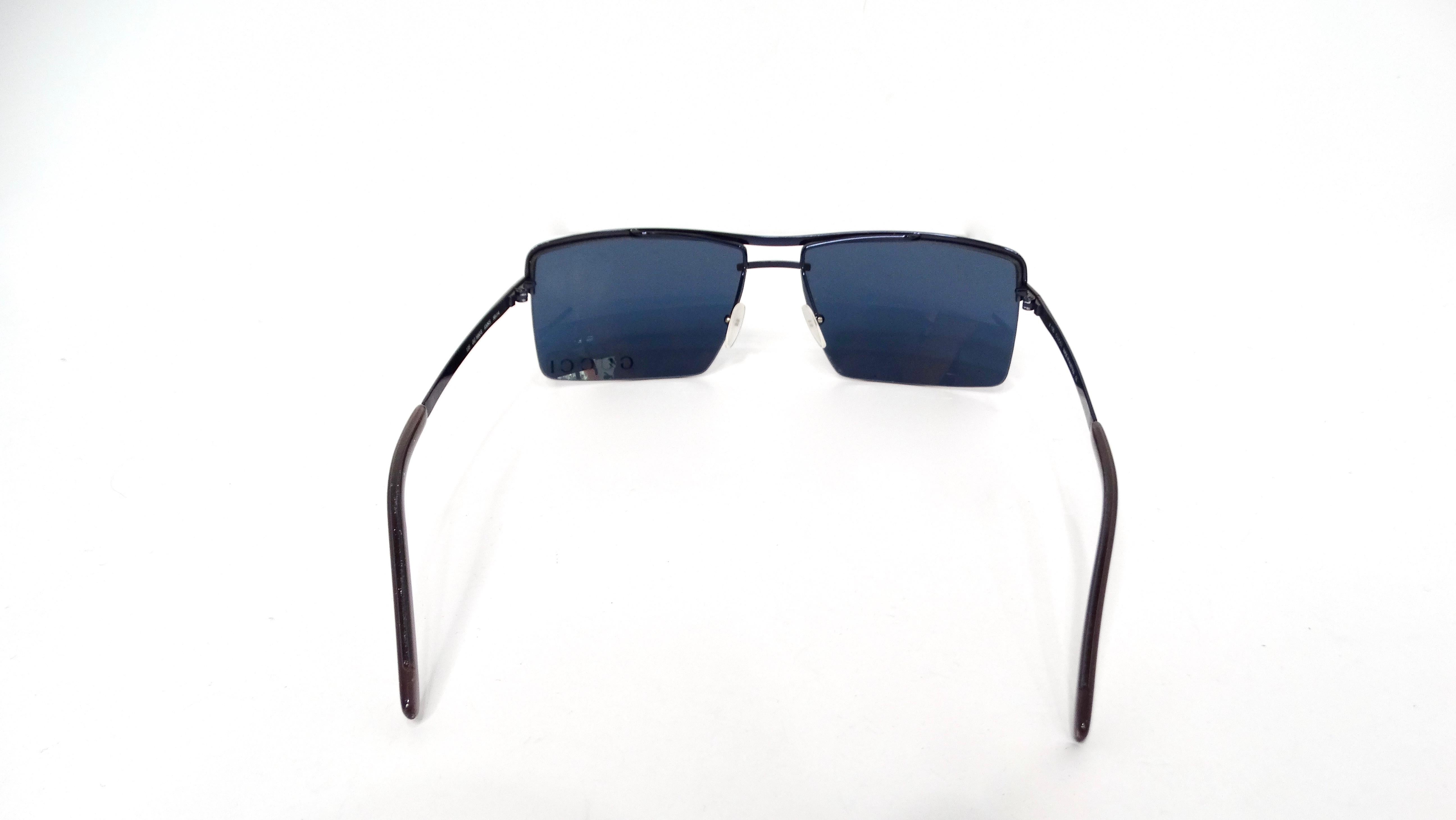 Lunettes de soleil Gucci bleu marine teintées à monture métallique rectangulaire circa Y2K Unisexe en vente