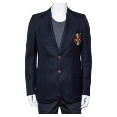 Gucci - Blazer bleu marine en laine et mohair brodé « Chateau Marmont » avec boutons sur le devant, taille M