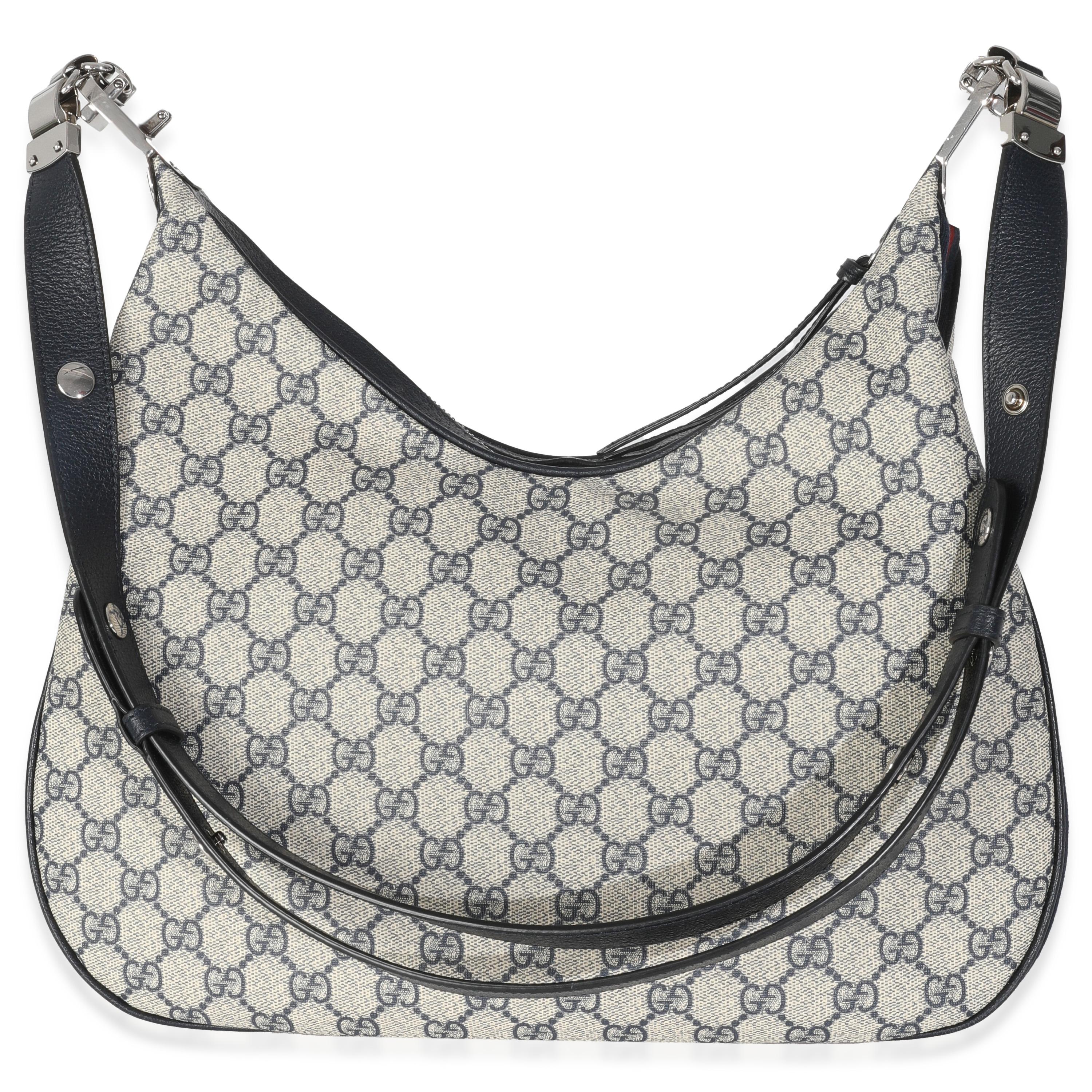 Listing Title : Gucci Navy GG Supreme Large Attache Bandoulière
SKU : 147103
Condit : Usagé 
Description de l'état : La collection Neo Vintage GG Supreme de Gucci rend hommage aux racines de la maison. Conçue avec une esthétique nostalgique, elle