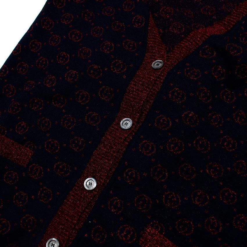 Marineblaue & rote Lurex-Strickjacke mit V-Ausschnitt und Intarsien-Monogramm von Gucci - US 6 1