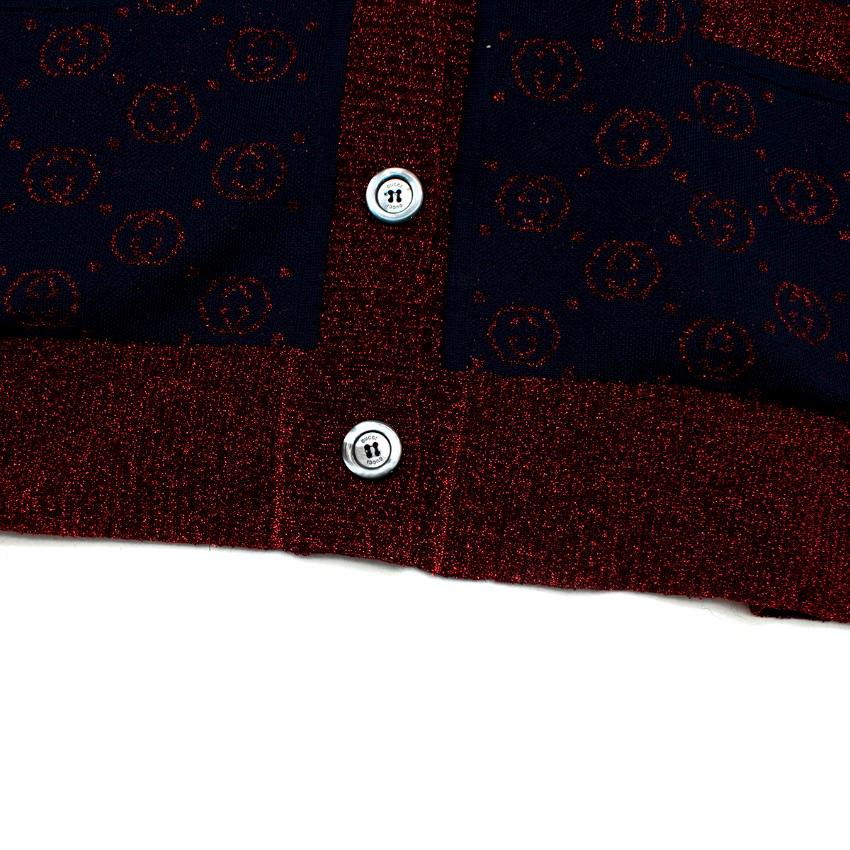 Marineblaue & rote Lurex-Strickjacke mit V-Ausschnitt und Intarsien-Monogramm von Gucci - US 6 2