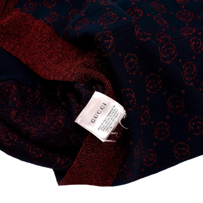 Marineblaue & rote Lurex-Strickjacke mit V-Ausschnitt und Intarsien-Monogramm von Gucci - US 6 3