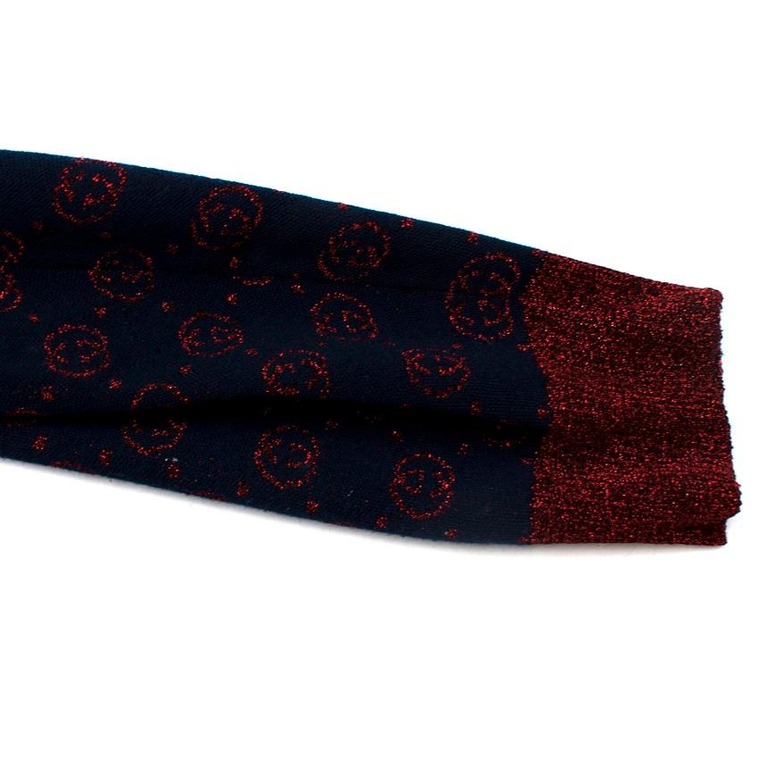 Marineblaue & rote Lurex-Strickjacke mit V-Ausschnitt und Intarsien-Monogramm von Gucci - US 6 4