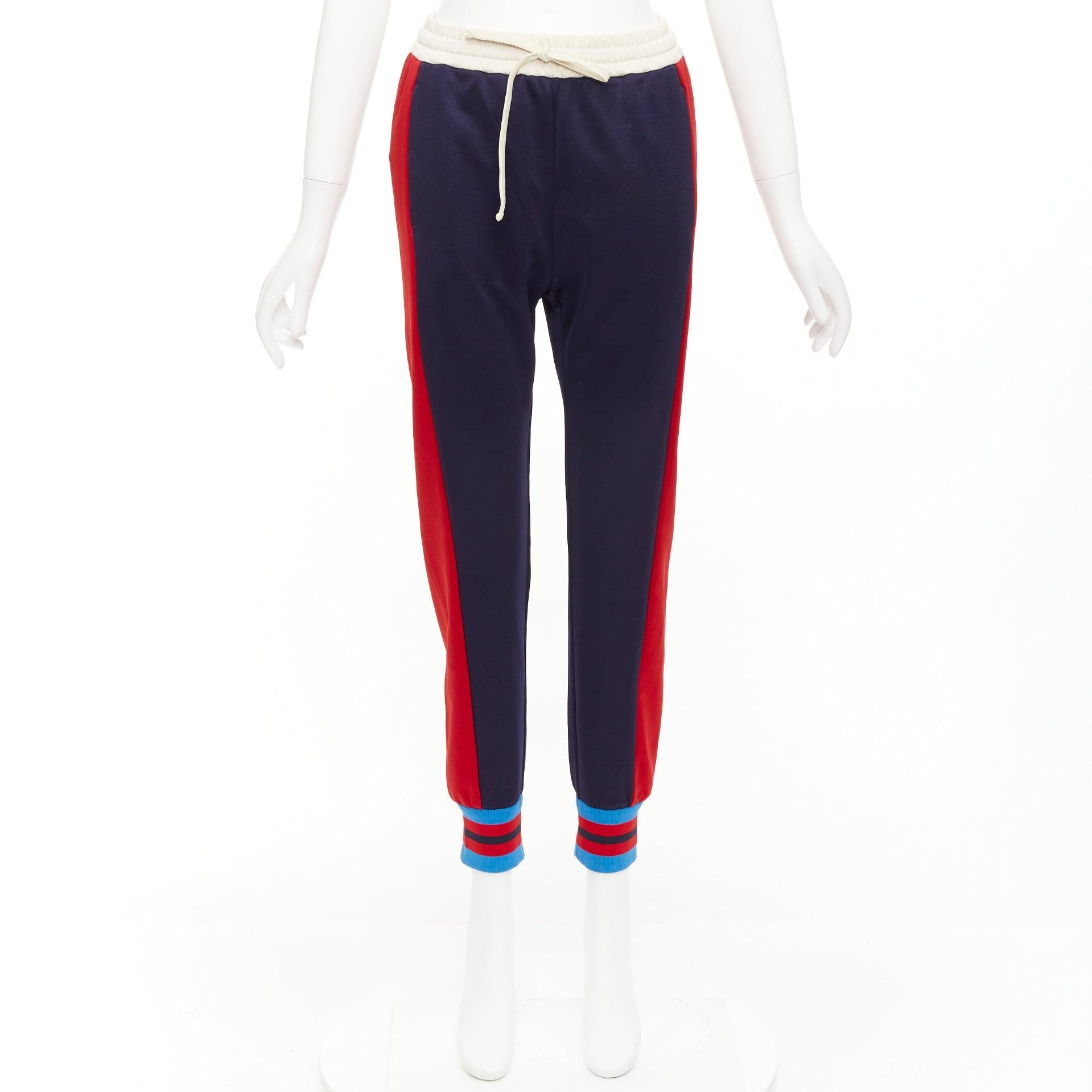 Gucci navy tricolor stripes colorblock tapered track sweat pants XS
Référence : MECG/A00128
Marque : Gucci
Designer : Alessandro Michele
Matière : Polyester, mélange
Couleur : Marine, Multicolore
Motif : Rayé
Fermeture : Cordon de serrage
Détails