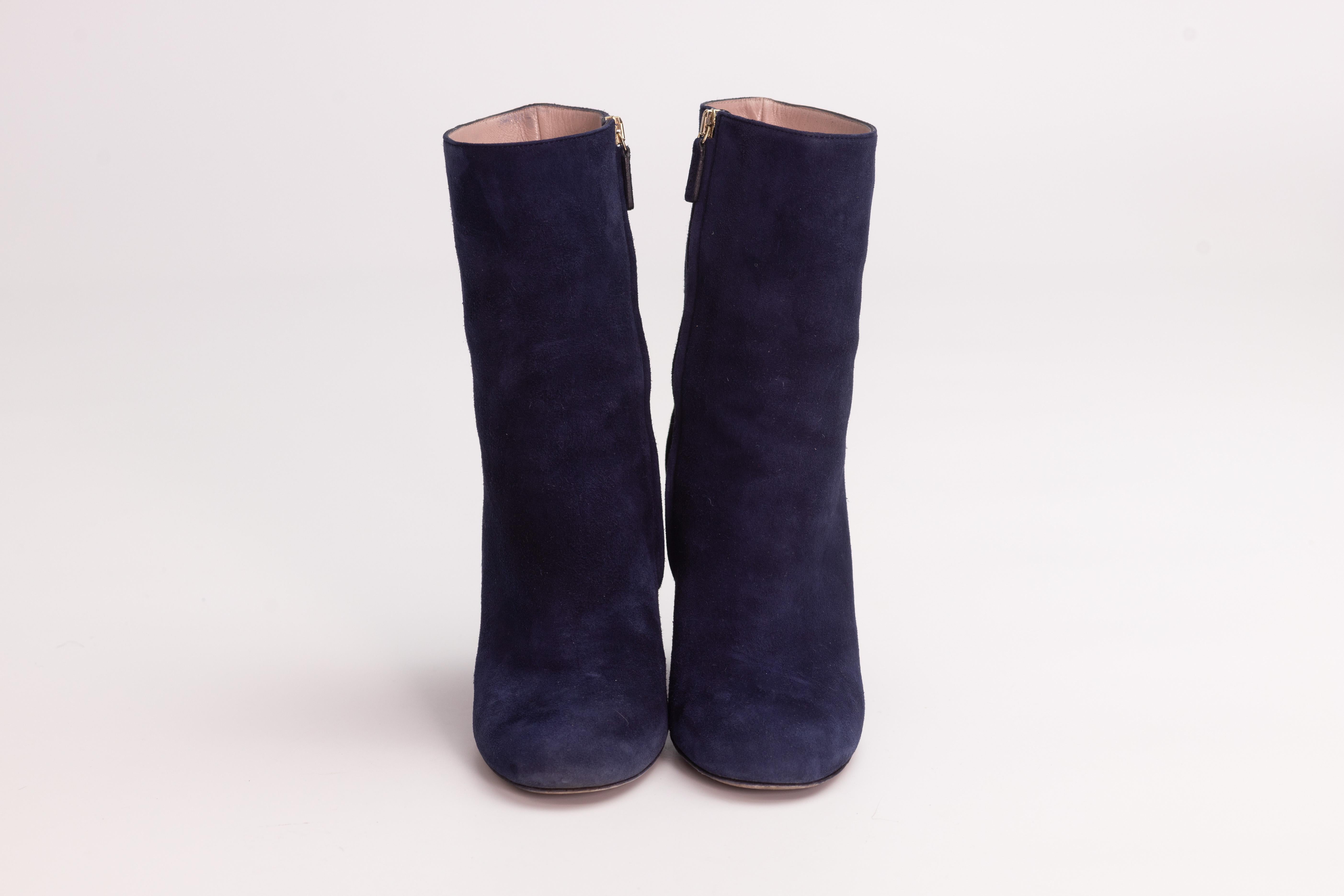 Black Gucci Navy Wedge Boots (EU 38) For Sale