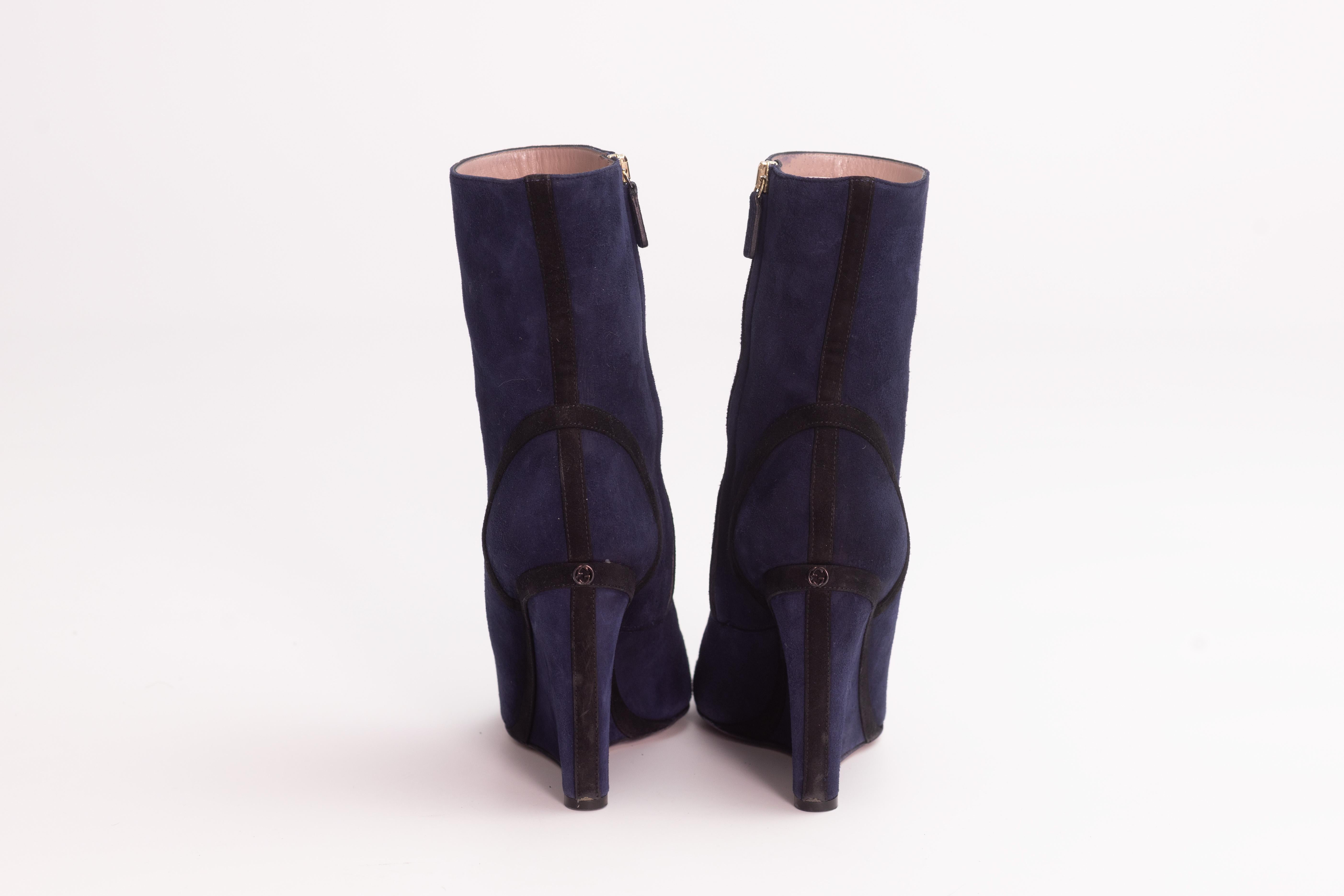 Gucci Navy Wedge Boots (EU 38) In Good Condition For Sale In Montreal, Quebec