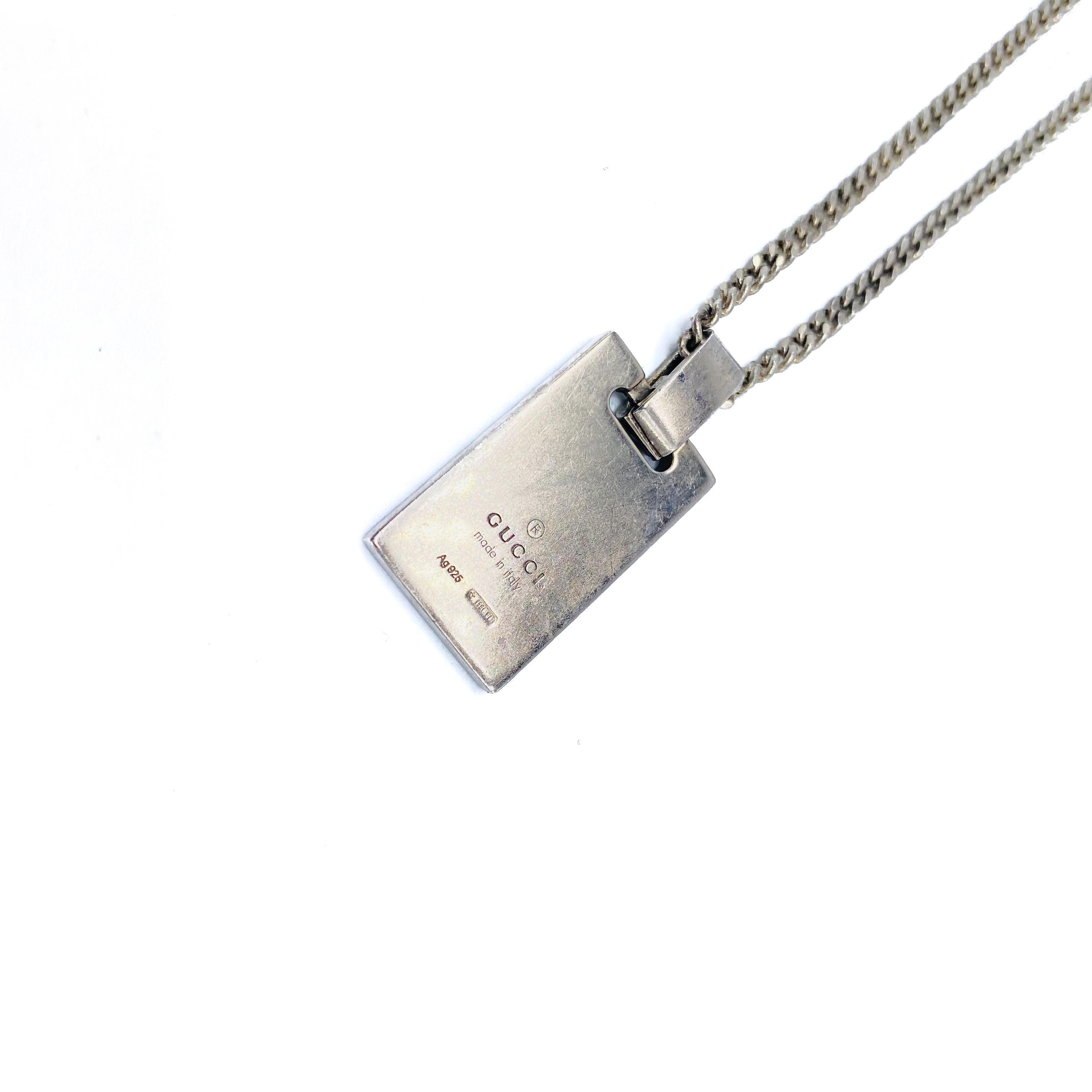 Gucci Vintage 1990s Silver Pendant Necklace

Super cool pendant from the Gucci 1990s archive

Detail
-Made in Italy in the 1990s
-Crafted from sterling silver
-Fine curb chain
-Small rectangular pendant featuring the iconic Gucci logo and