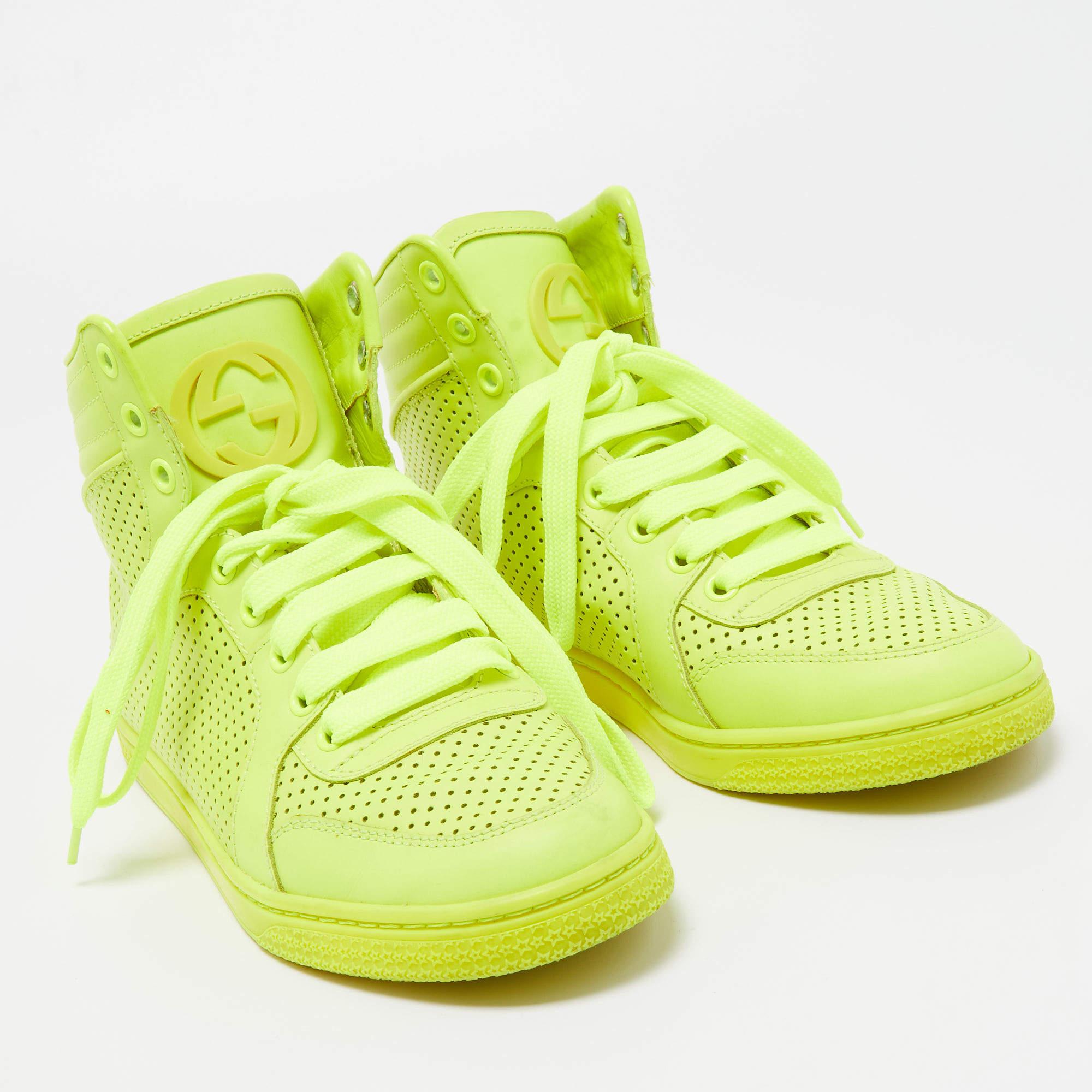 Gucci Neon Green Leather High Top Sneakers Size 35.5 In Good Condition For Sale In Dubai, Al Qouz 2