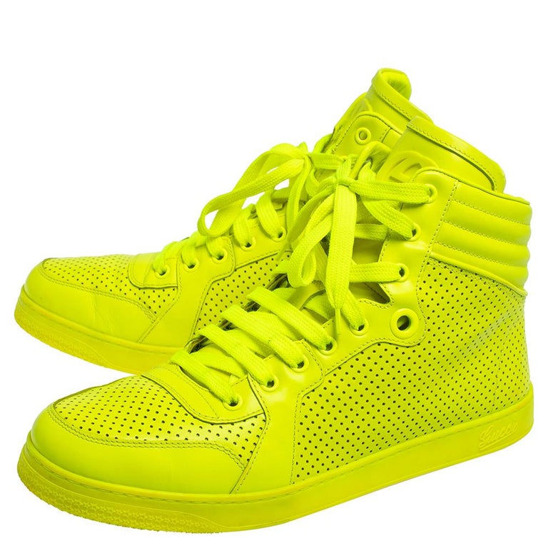 Gucci, scarpe da ginnastica alte in pelle verde neon taglia 42 in vendita  su 1stDibs