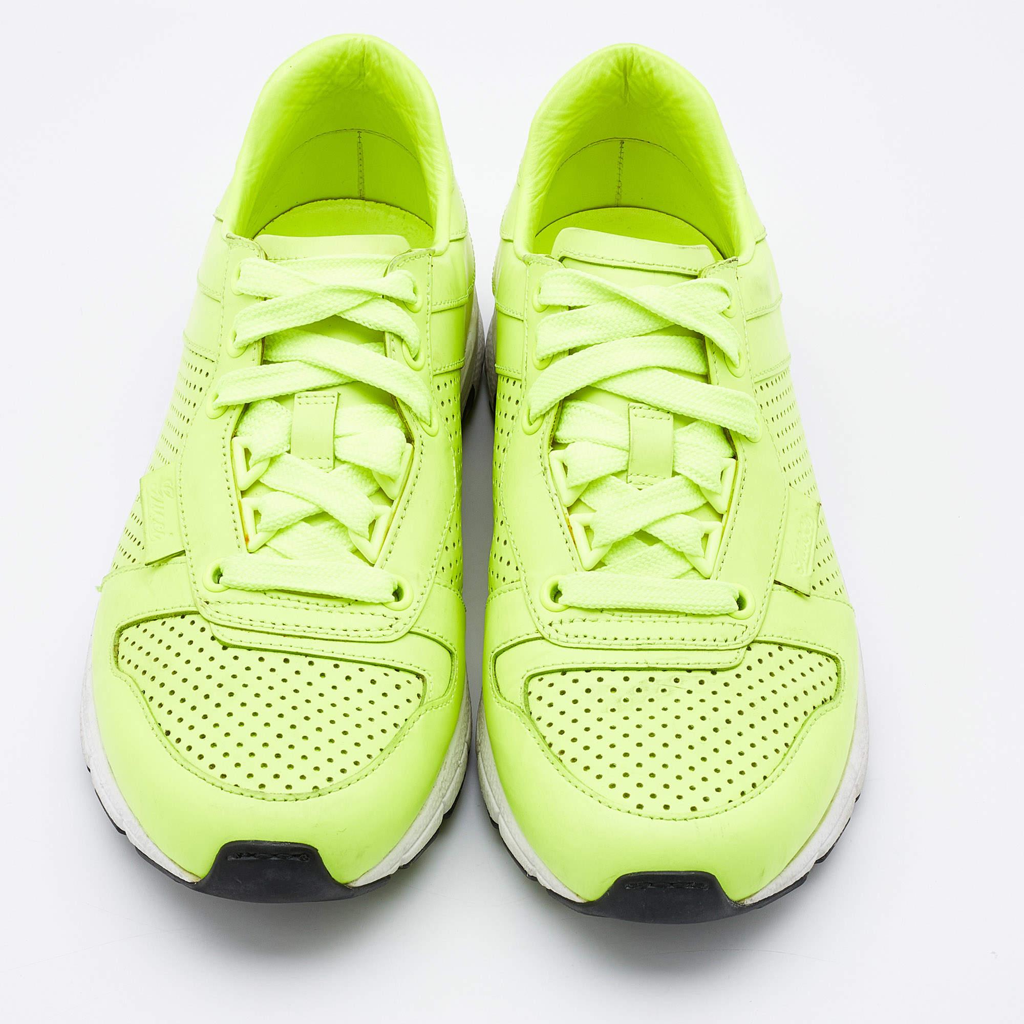 Gucci Neon Green Perforated Leather Lace Up Sneakers Size 38 For Sale 3