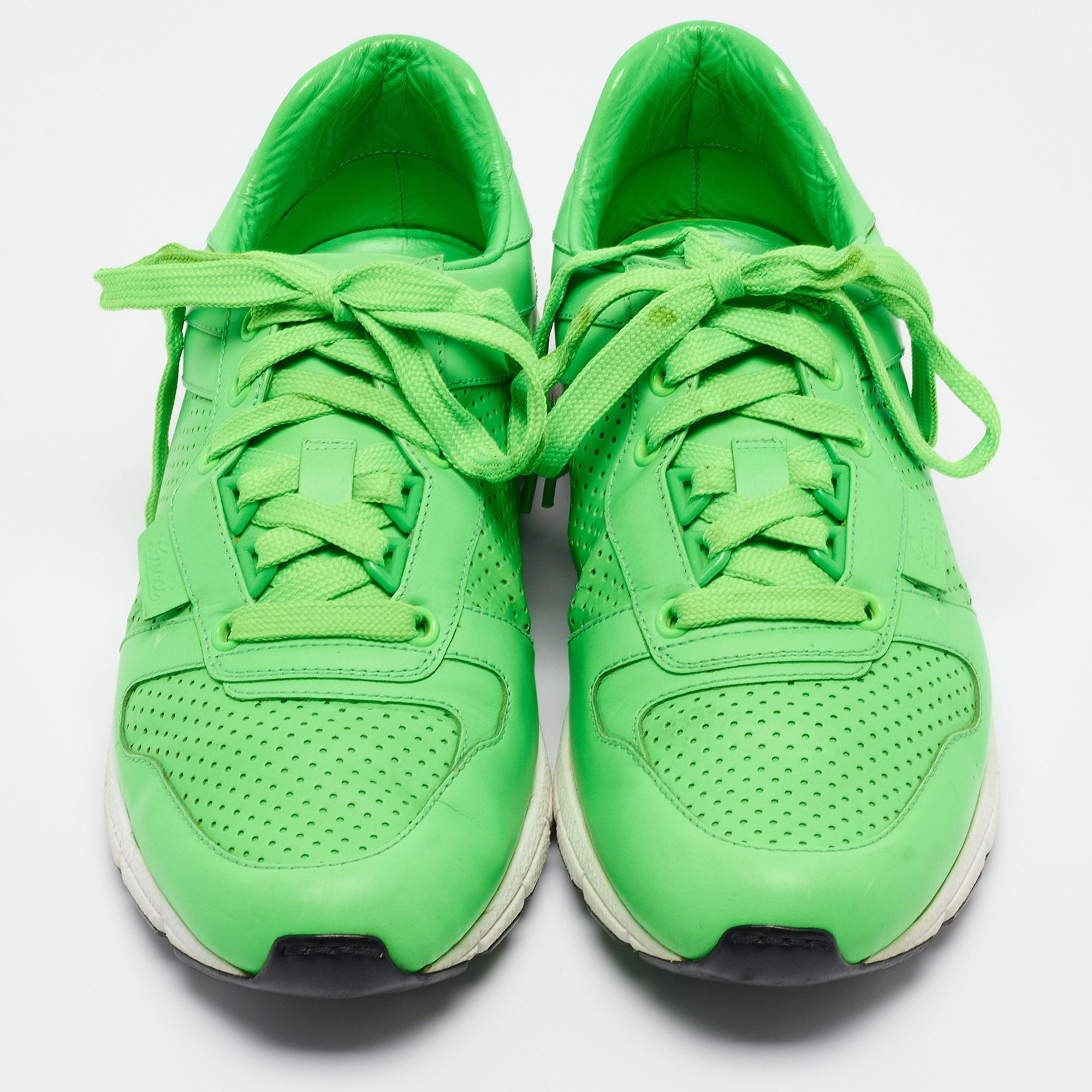 Verde Gucci, scarpe da ginnastica basse in pelle traforata color verde neon, misura 40,5 in vendita