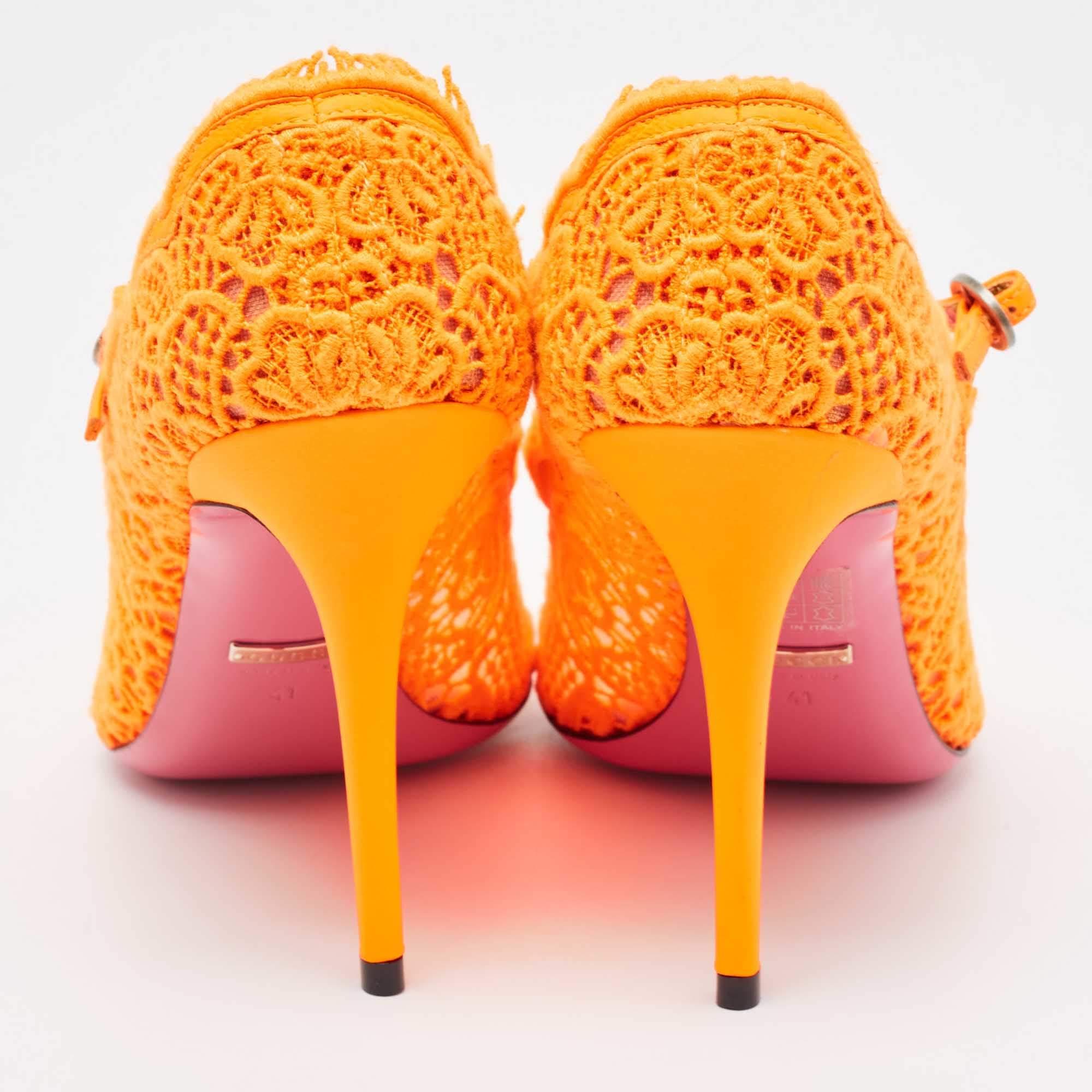 Gucci Neon Orange Mesh and Lace Virginia Mary Jane Pumps Size 41 In Good Condition In Dubai, Al Qouz 2