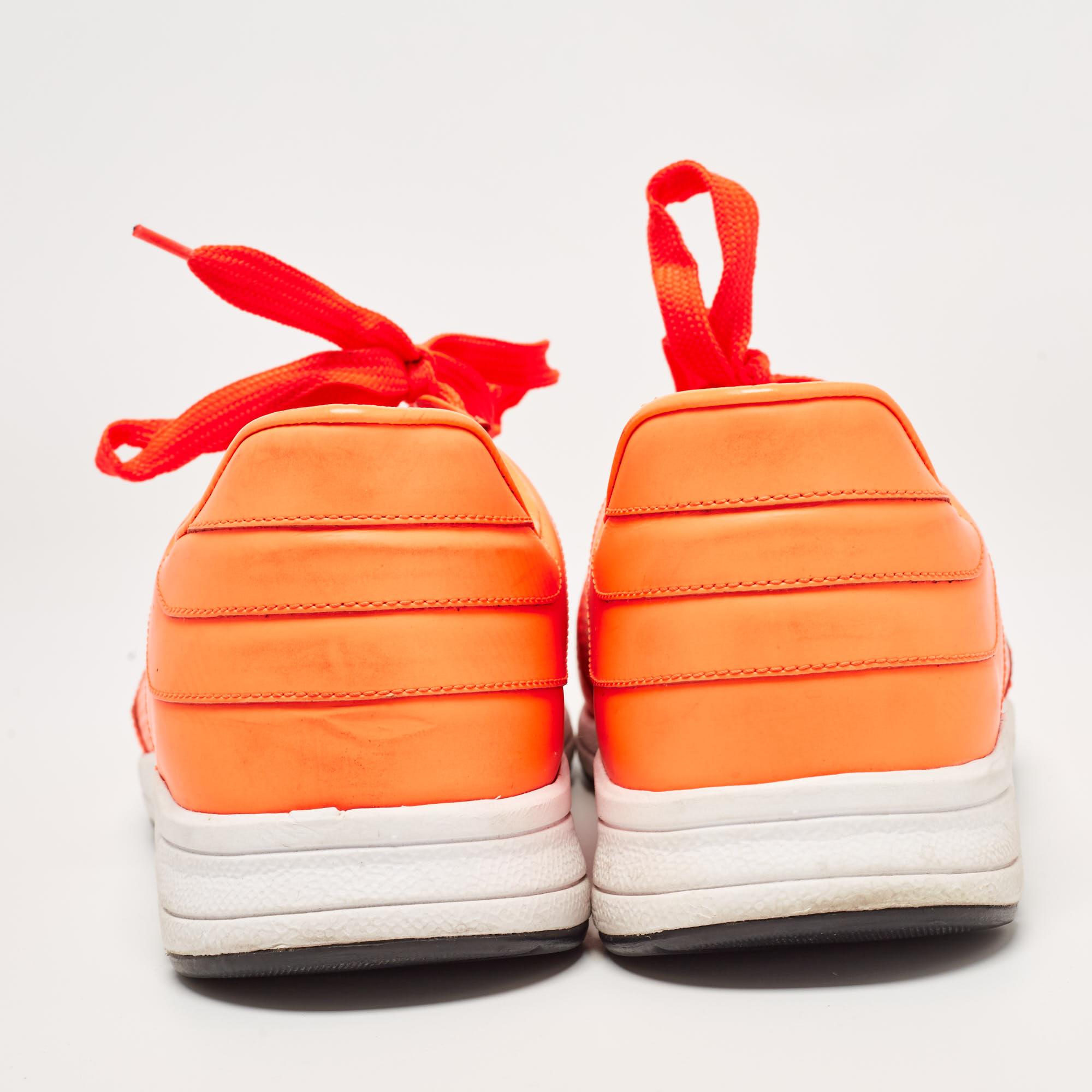 Gucci Neon Orange Perforated Leather Low Top Sneakers Size 40.5 For Sale 3