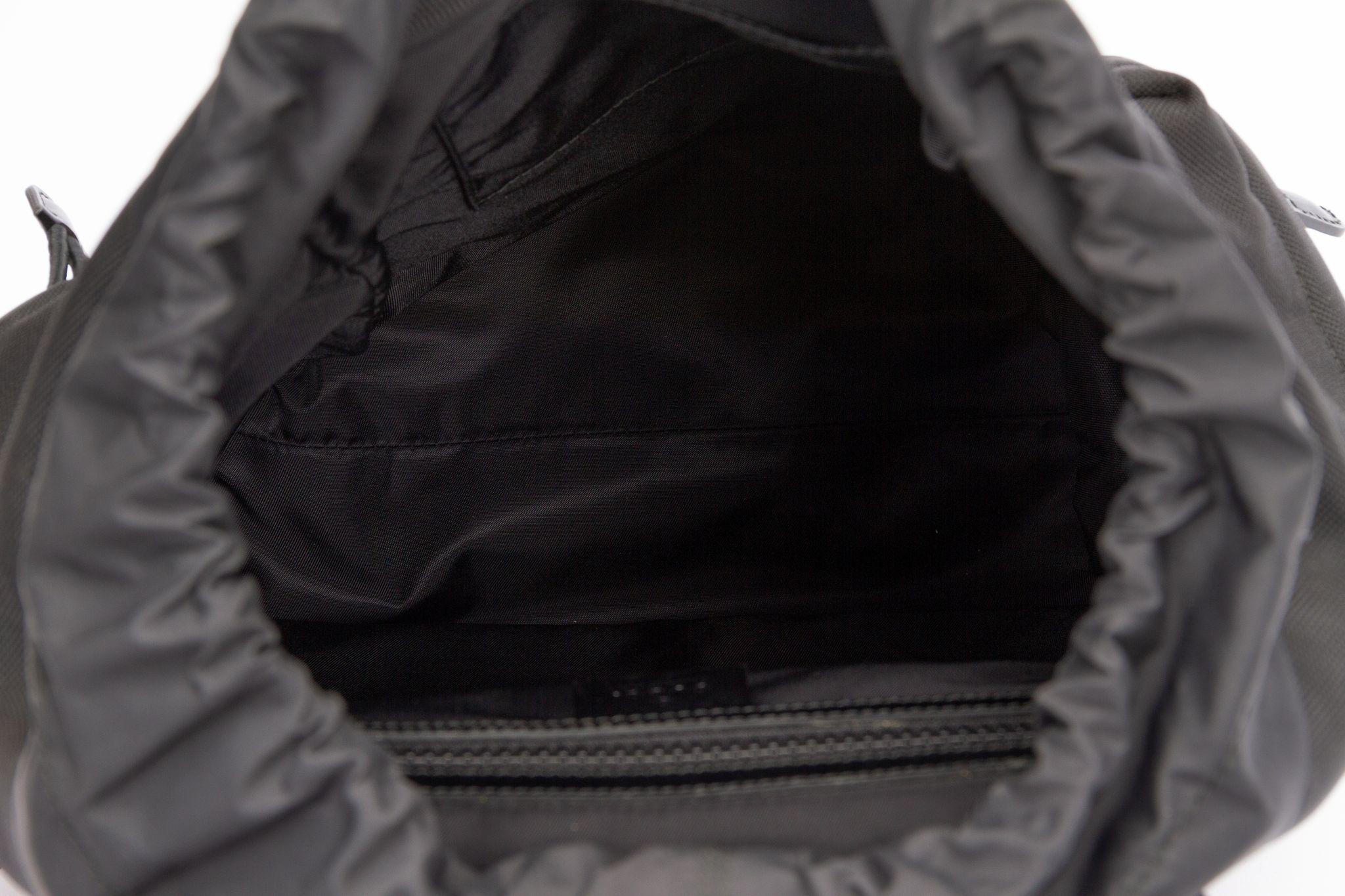 Gucci Nouveau sac à dos noir brodé Neuf - En vente à West Hollywood, CA
