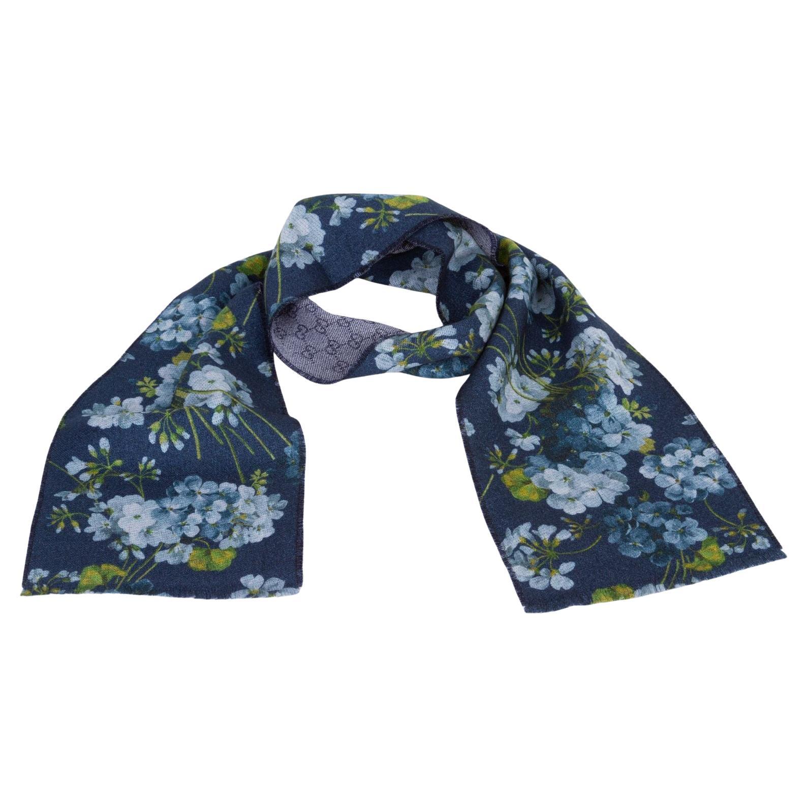 Gucci New Blooms Reversible GG Wool Scarf im Angebot